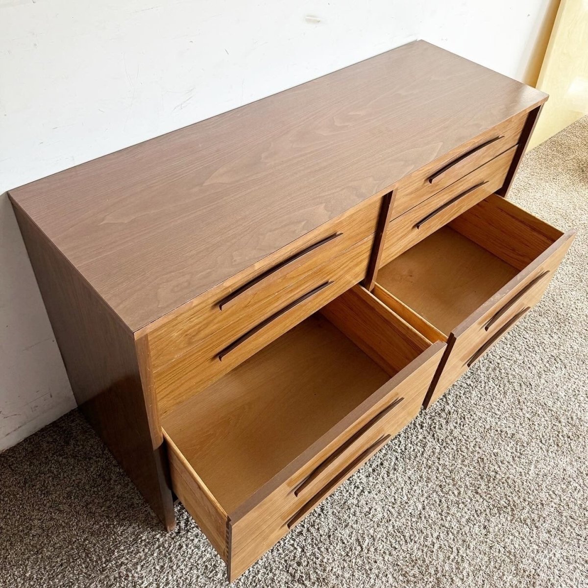 Mid Century Modern Dresser by Kroehler - 6 Drawer - Dolphin & Flamingo