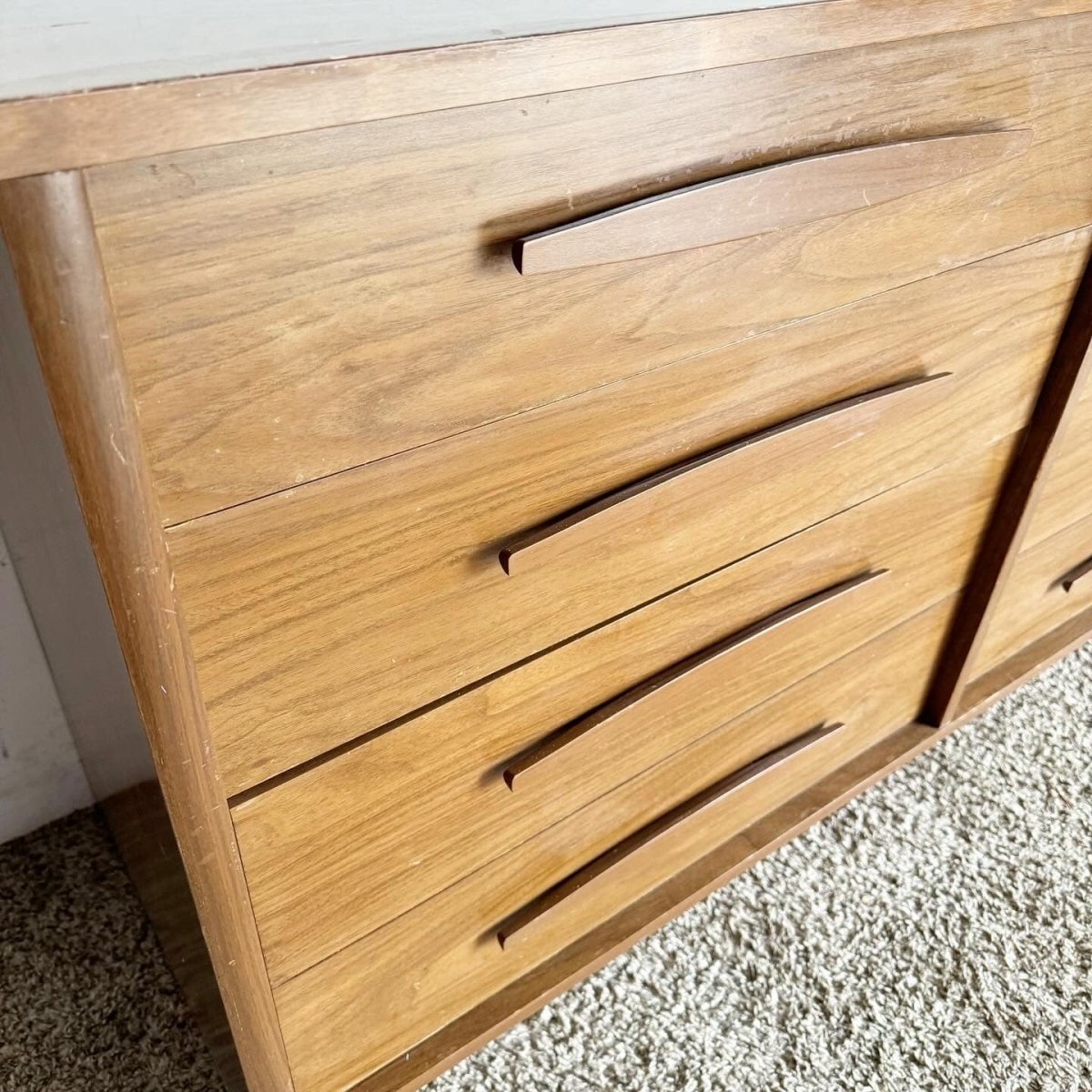 Mid Century Modern Dresser by Kroehler - 6 Drawer - Dolphin & Flamingo