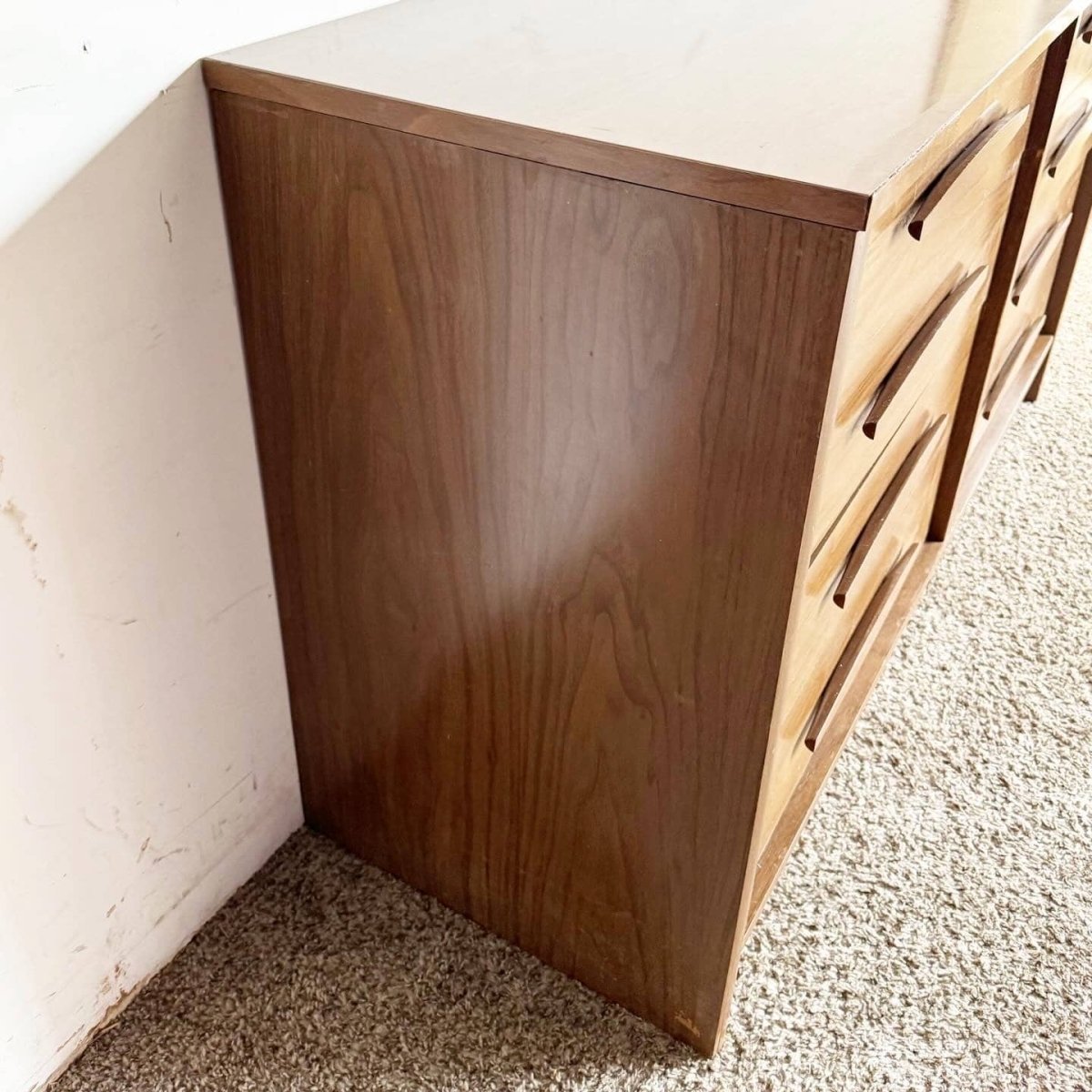 Mid Century Modern Dresser by Kroehler - 6 Drawer - Dolphin & Flamingo