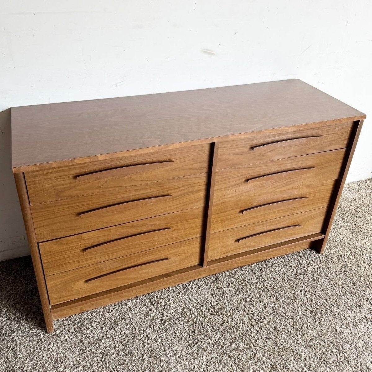 Mid Century Modern Dresser by Kroehler - 6 Drawer - Dolphin & Flamingo