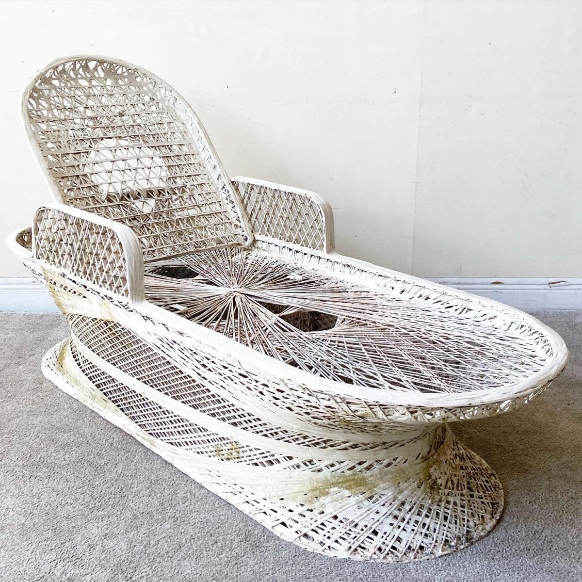 Mid Century Modern Russell Woodard Spun Fiberglass Chaise Lounge Chair - Dolphin & Flamingo