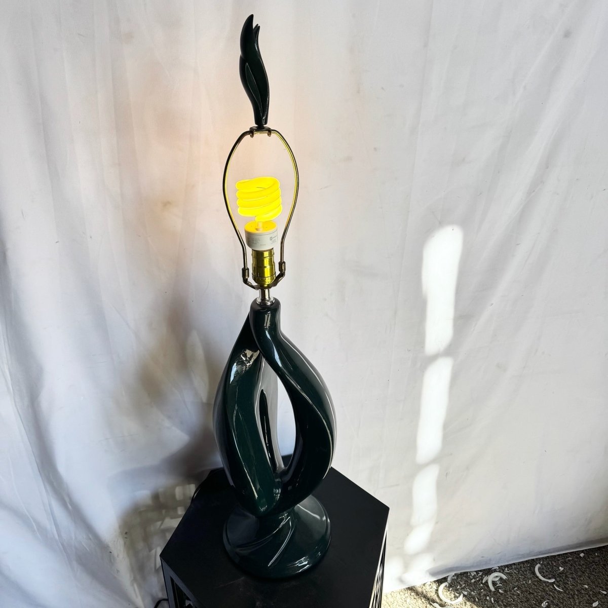 Postmodern Sculpted Dark Green Ceramic Table Lamp - Dolphin & Flamingo