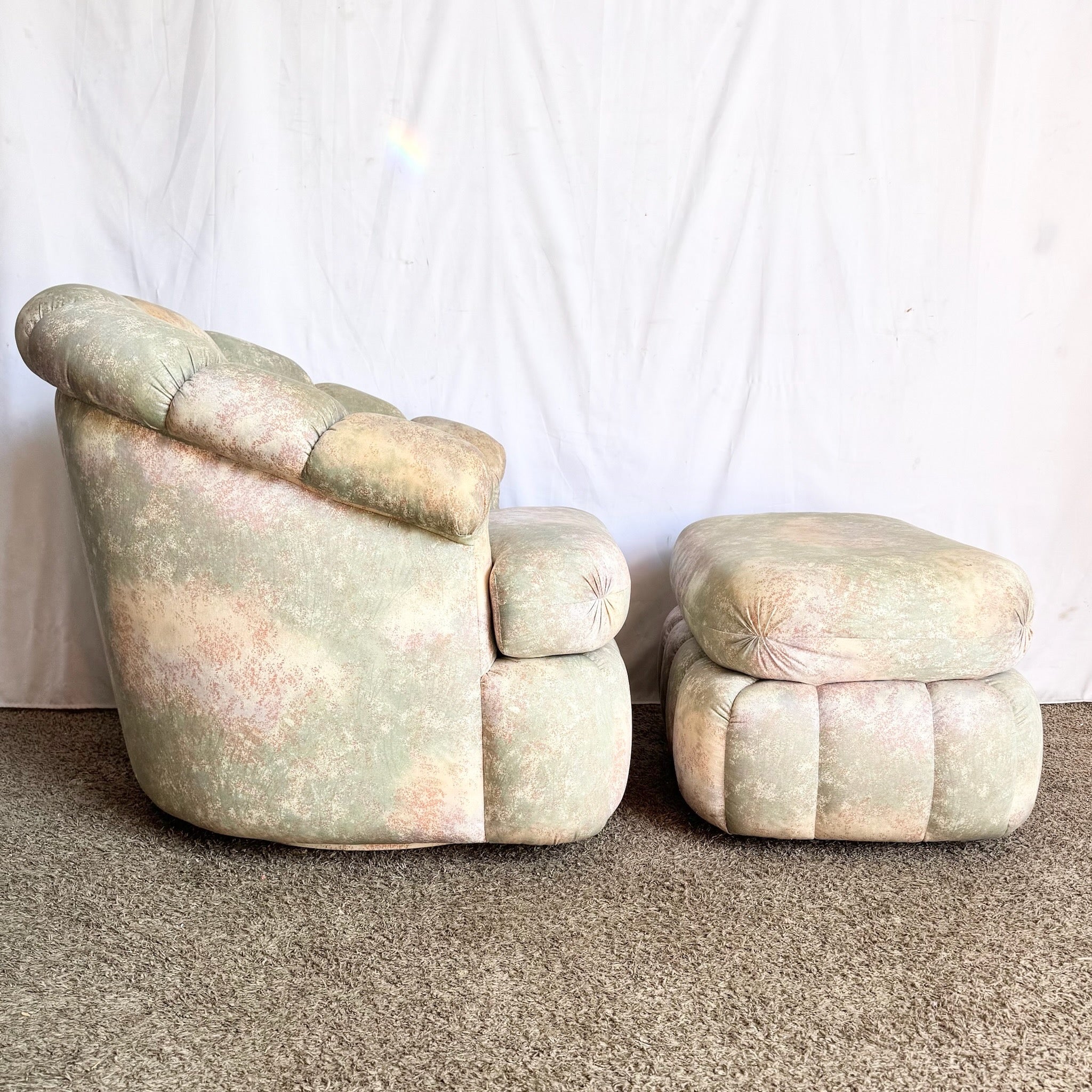 Postmodern Clam Shell Swivel Lounge Chair With Ottoman on Casters