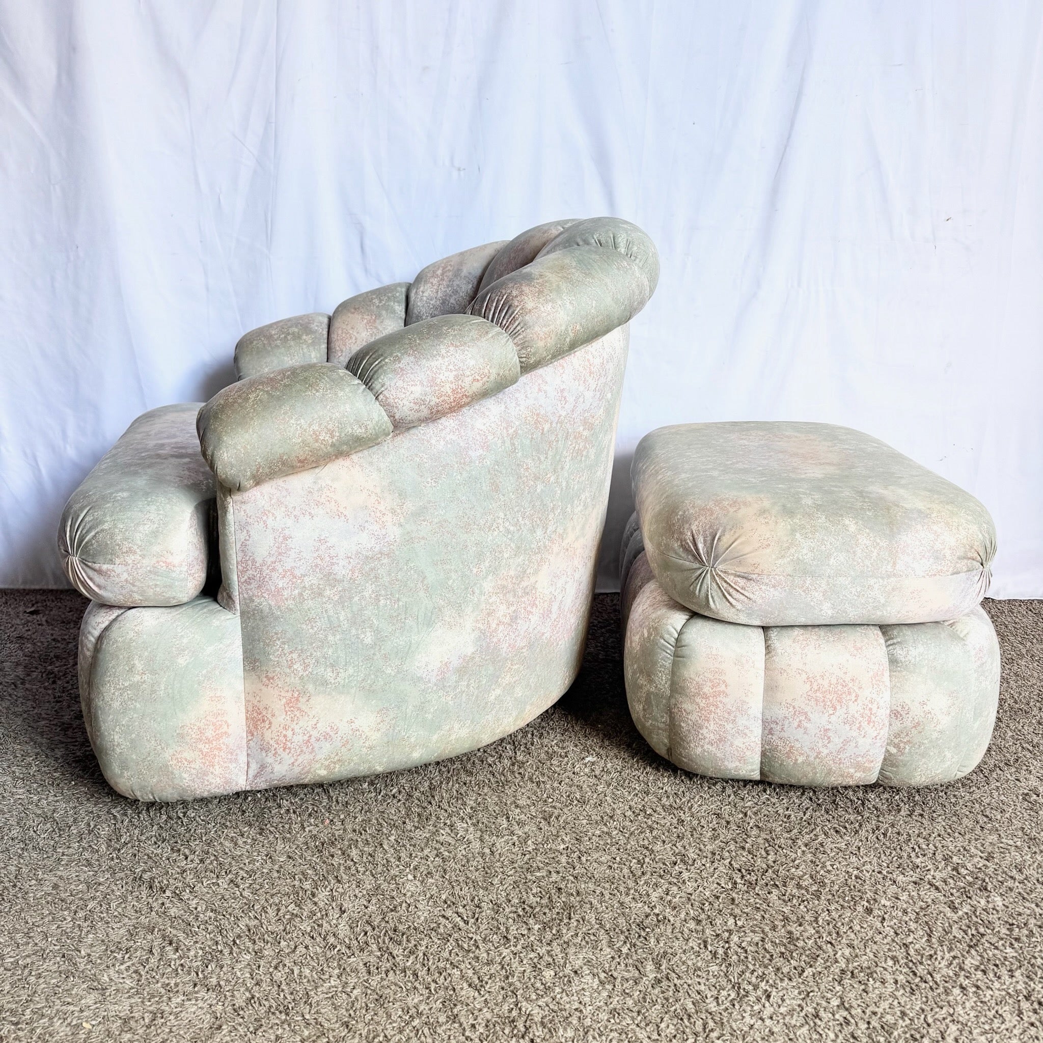 Postmodern Clam Shell Swivel Lounge Chair With Ottoman on Casters