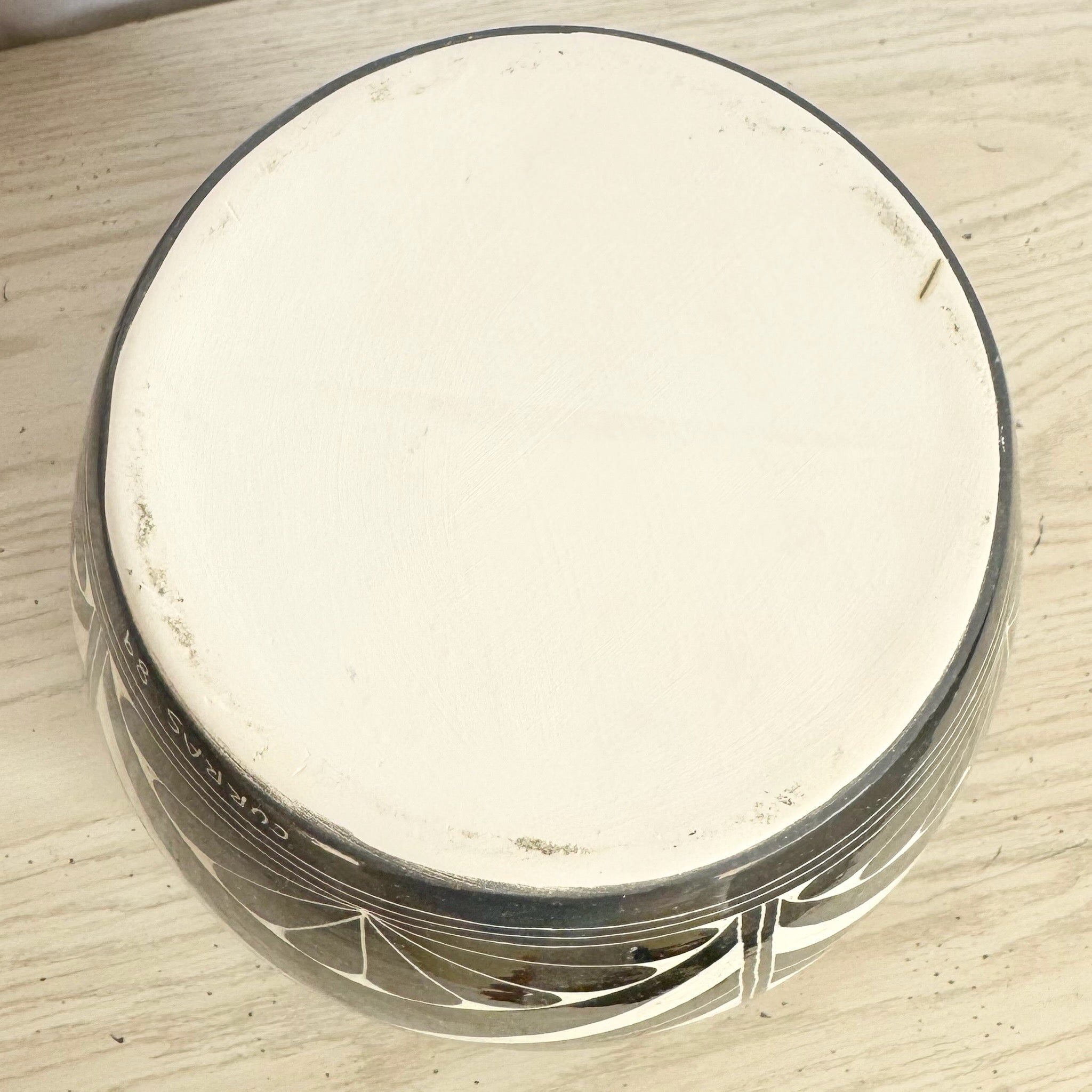 1989 Black and White Sgraffito Pottery Vase by the Curras Brothers