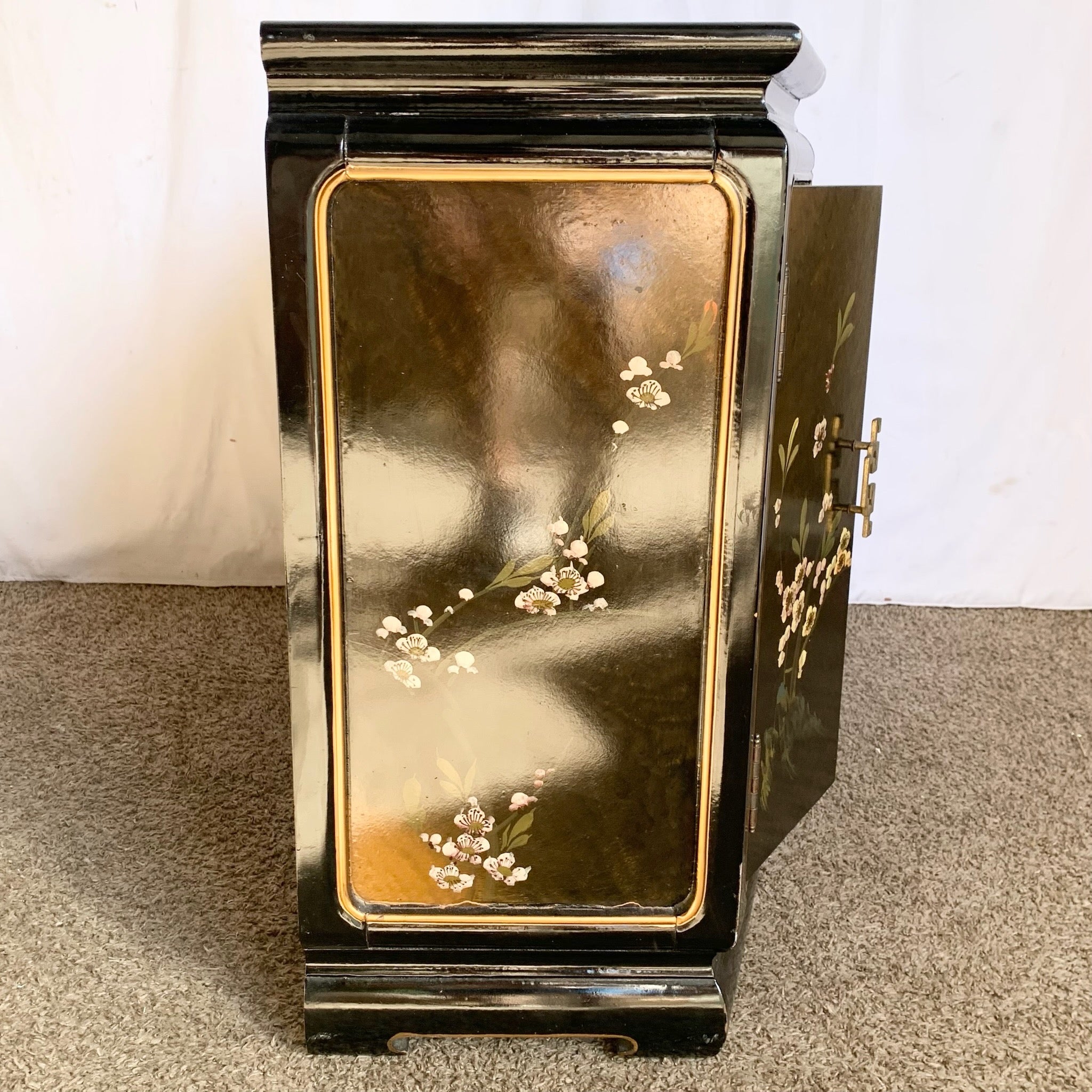 Chinese Black Lacquered Hand Painted Credenza/Sideboard