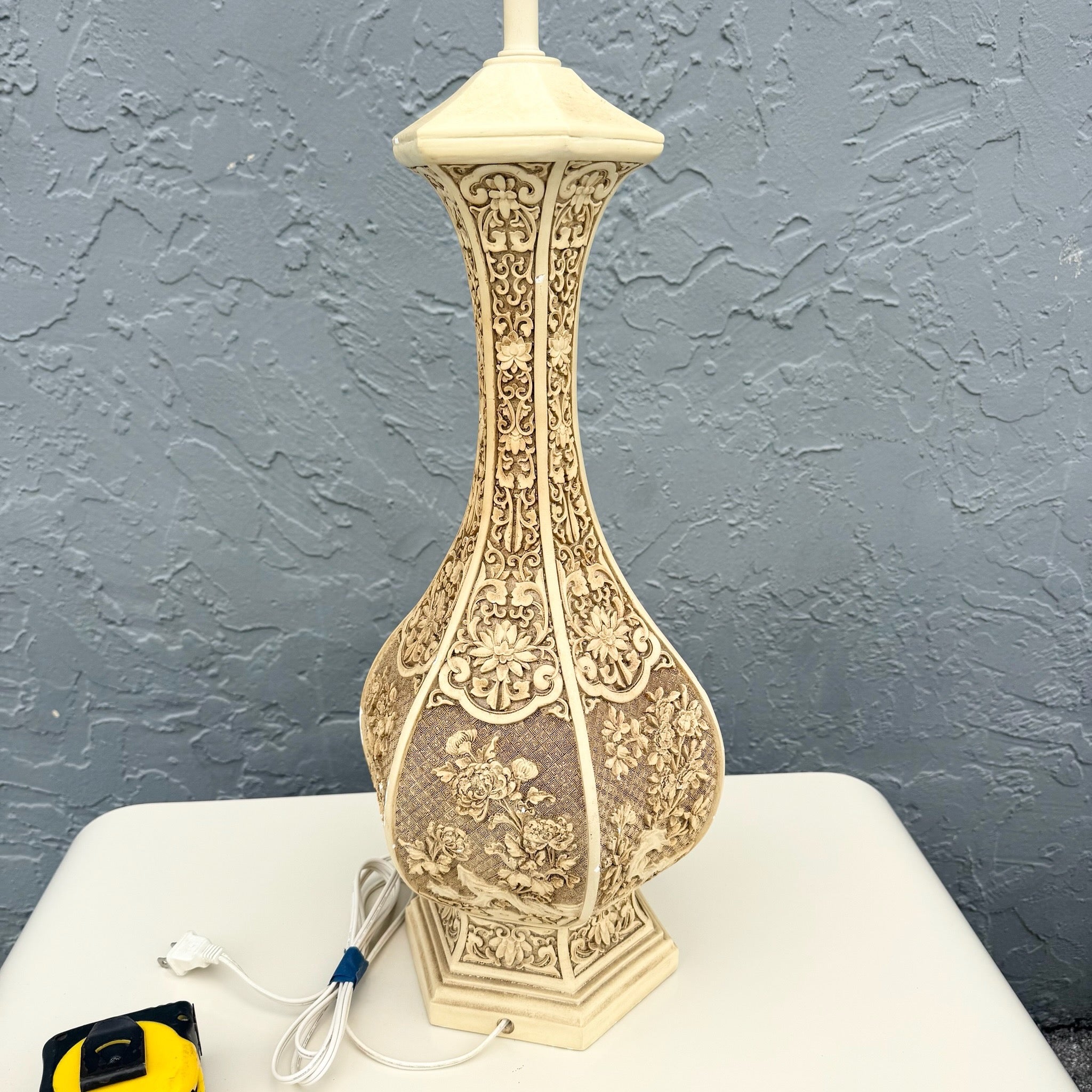 Vintage Chinoiserie Ivory Relief Ceramic Table Lamp Dolphin & Flamingo