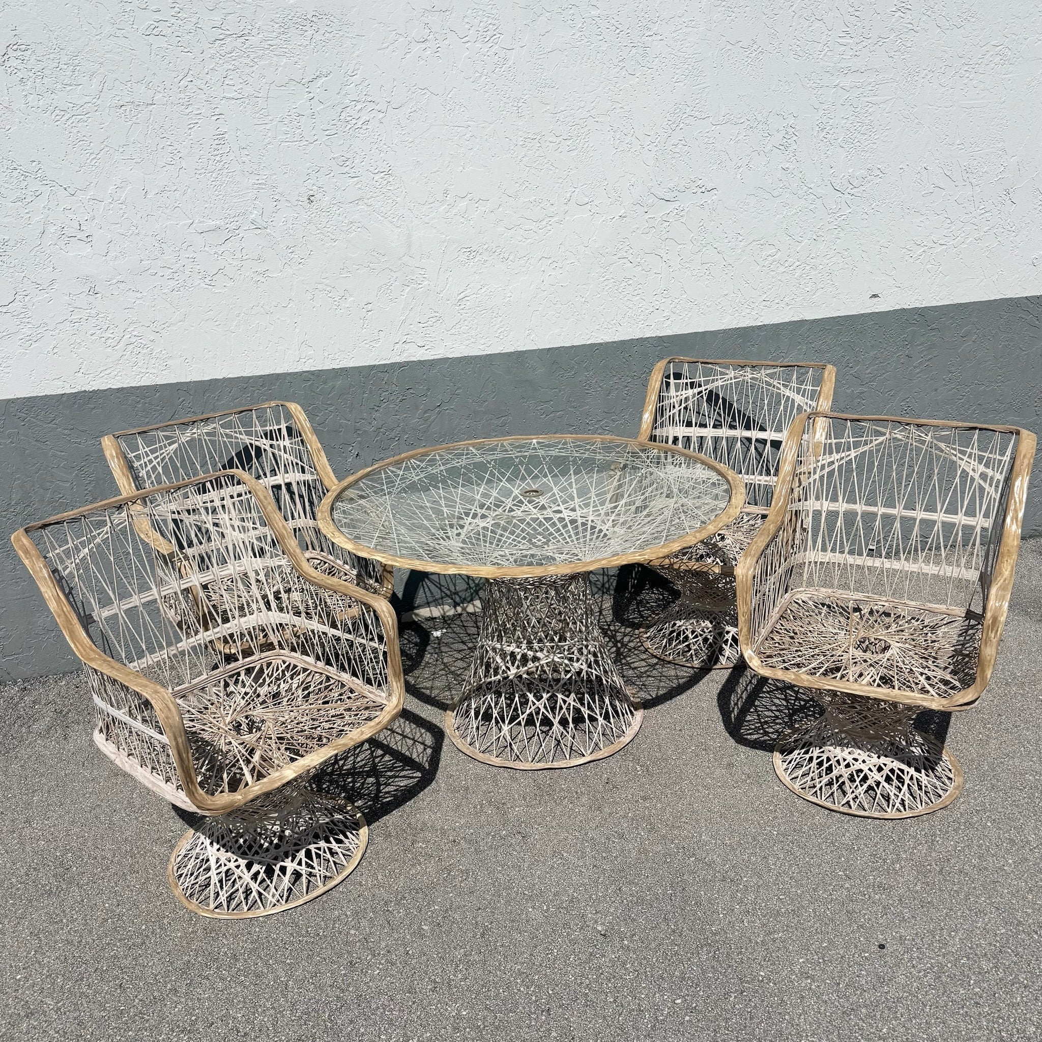 Mid Century Modern Spun Fiberglass Dining Set - 5 Pieces Dolphin & Flamingo