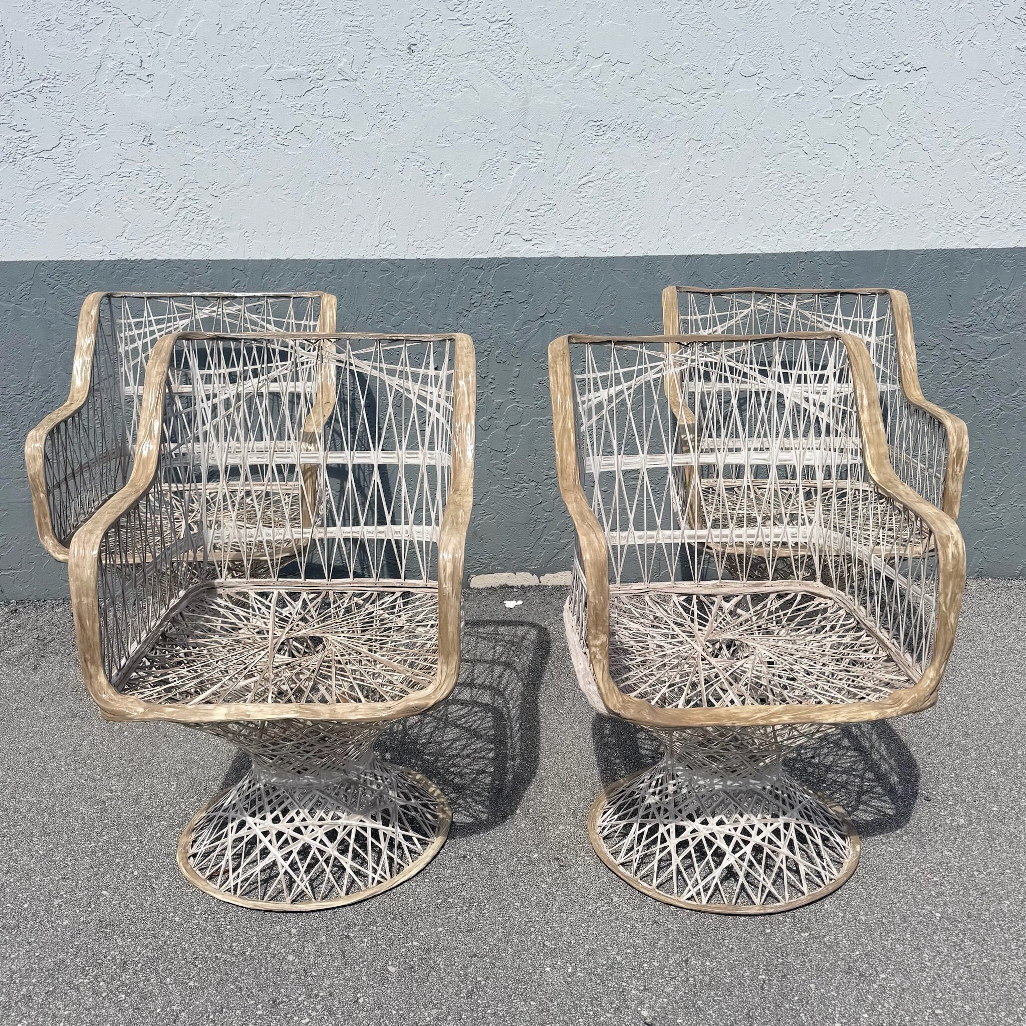 Mid Century Modern Spun Fiberglass Dining Set - 5 Pieces Dolphin & Flamingo