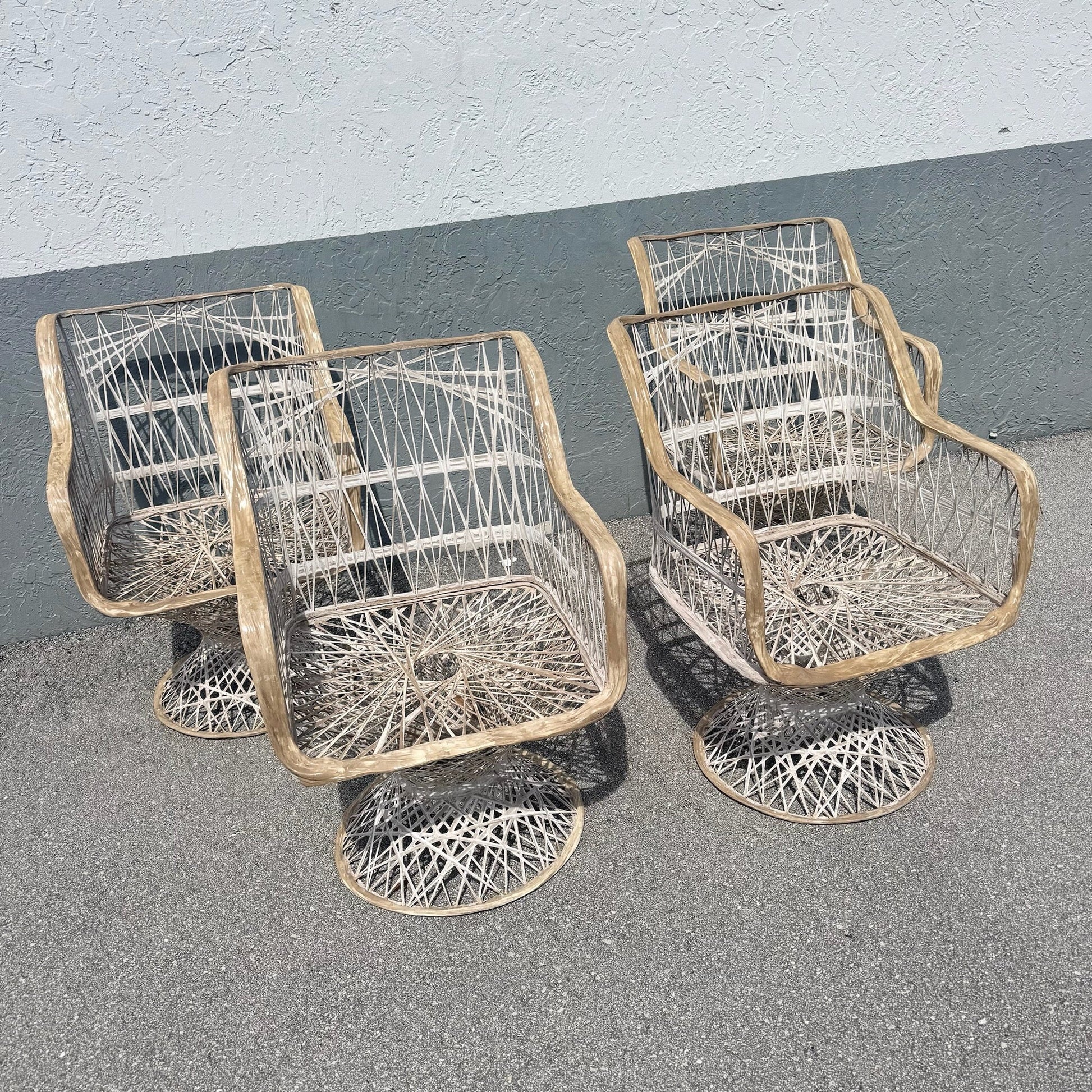 Mid Century Modern Spun Fiberglass Dining Set - 5 Pieces Dolphin & Flamingo
