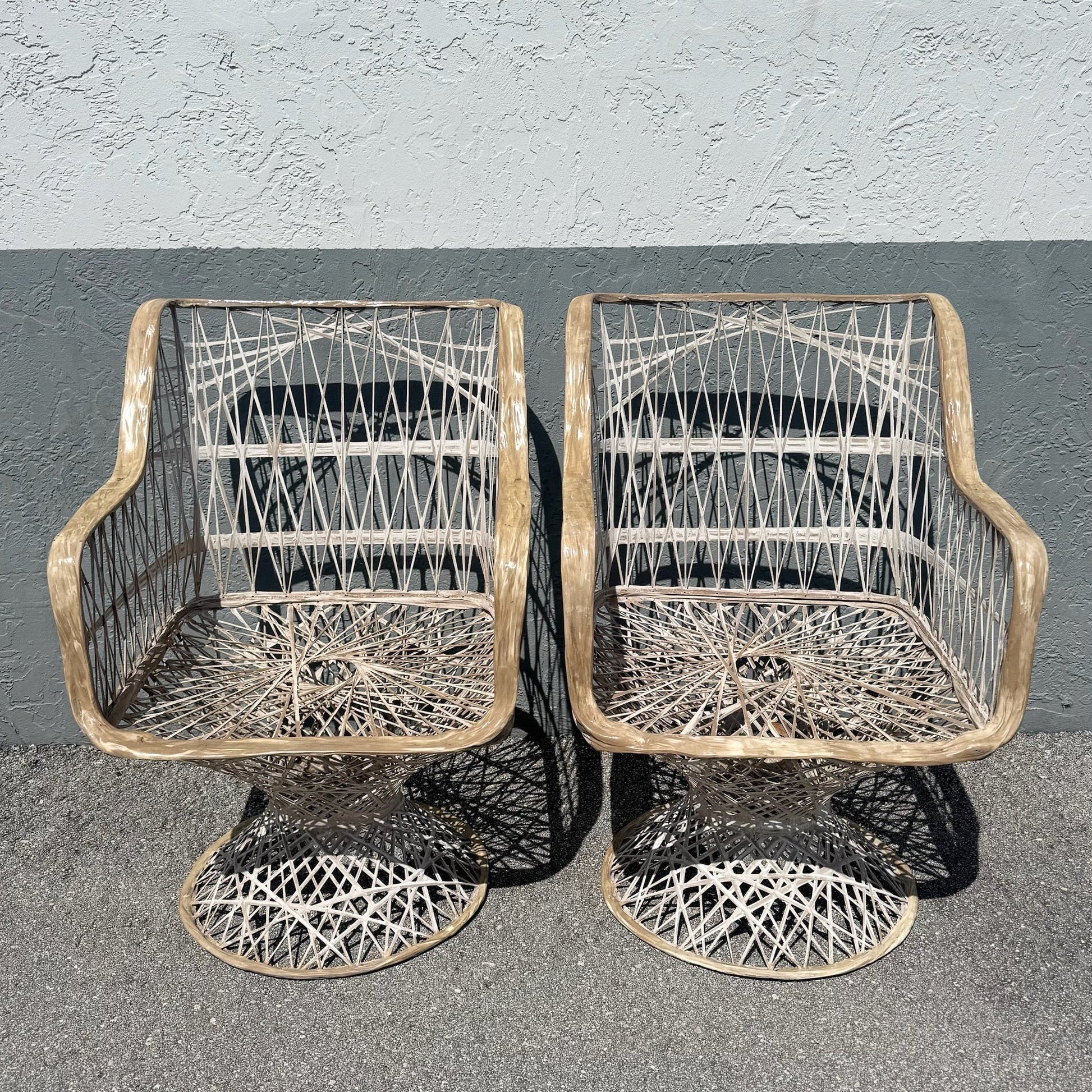 Mid Century Modern Spun Fiberglass Dining Set - 5 Pieces Dolphin & Flamingo
