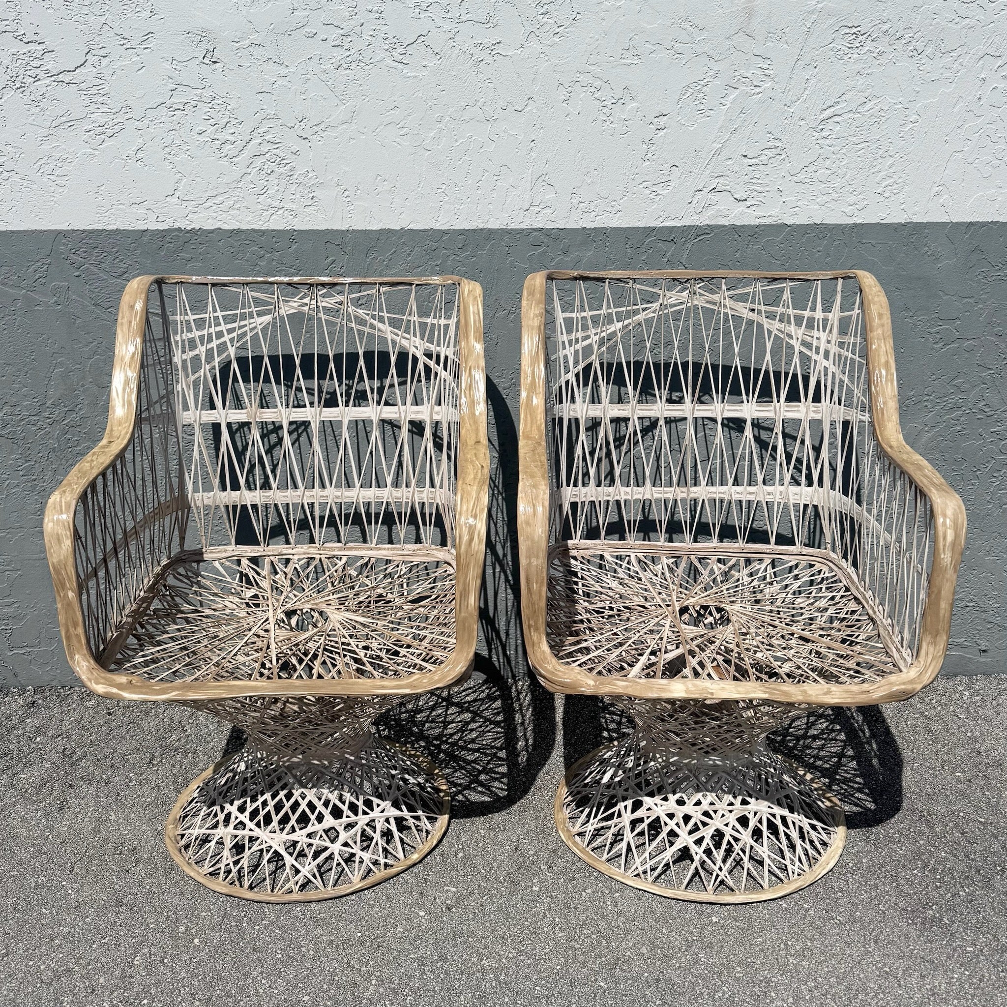 Mid Century Modern Spun Fiberglass Dining Set - 5 Pieces Dolphin & Flamingo