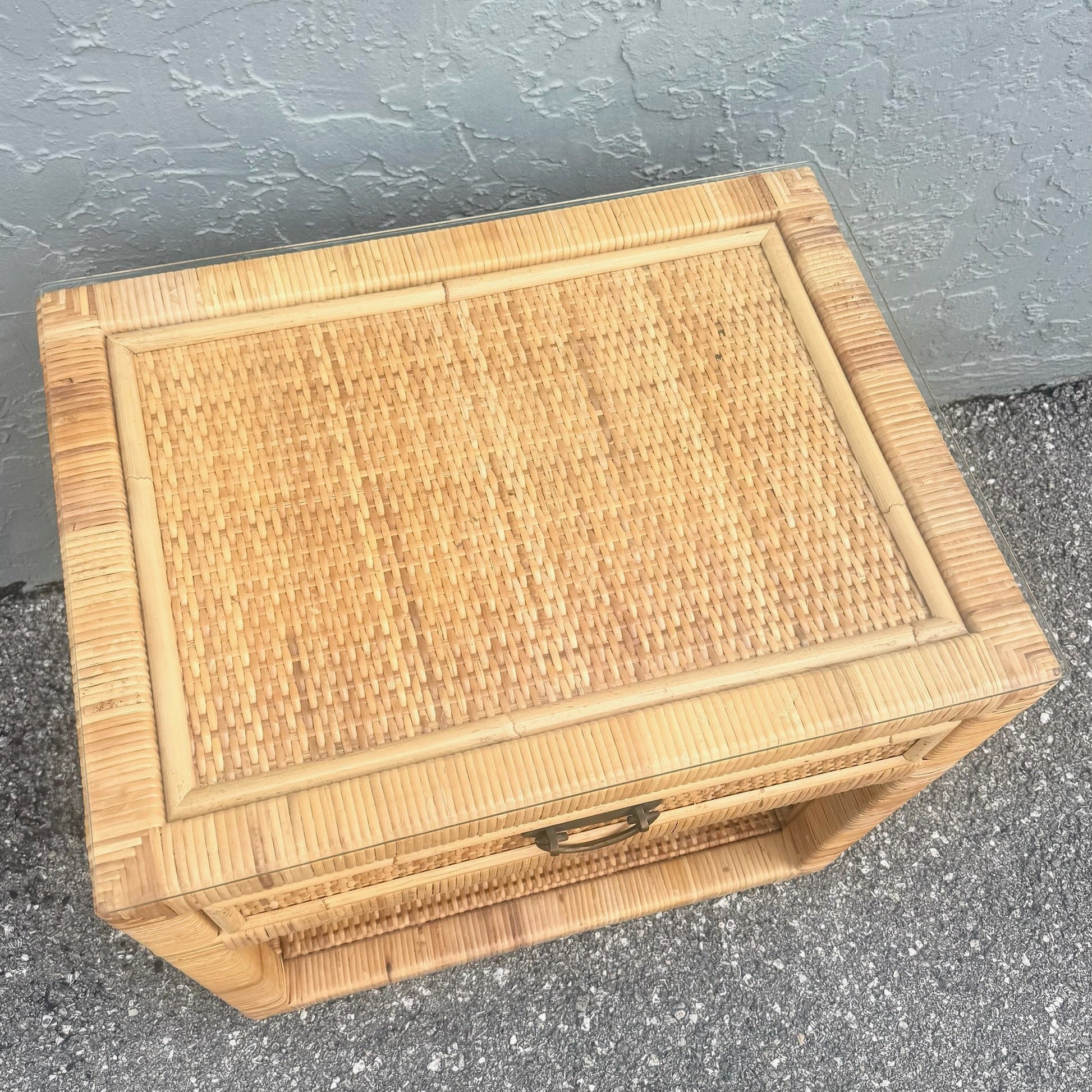 Big Chic Wicker Wrapped Nightstand With Glass Top Dolphin & Flamingo