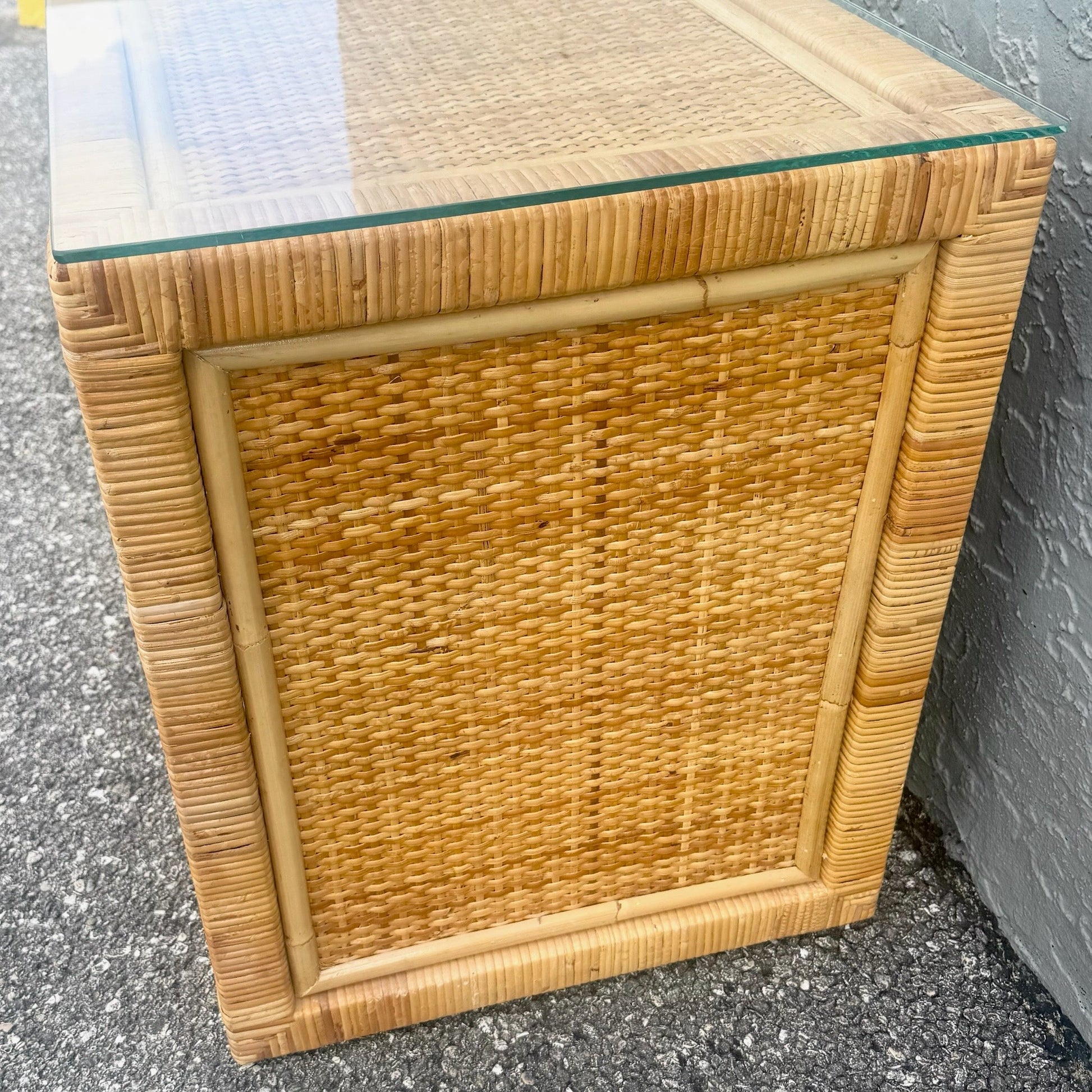 Big Chic Wicker Wrapped Nightstand With Glass Top Dolphin & Flamingo