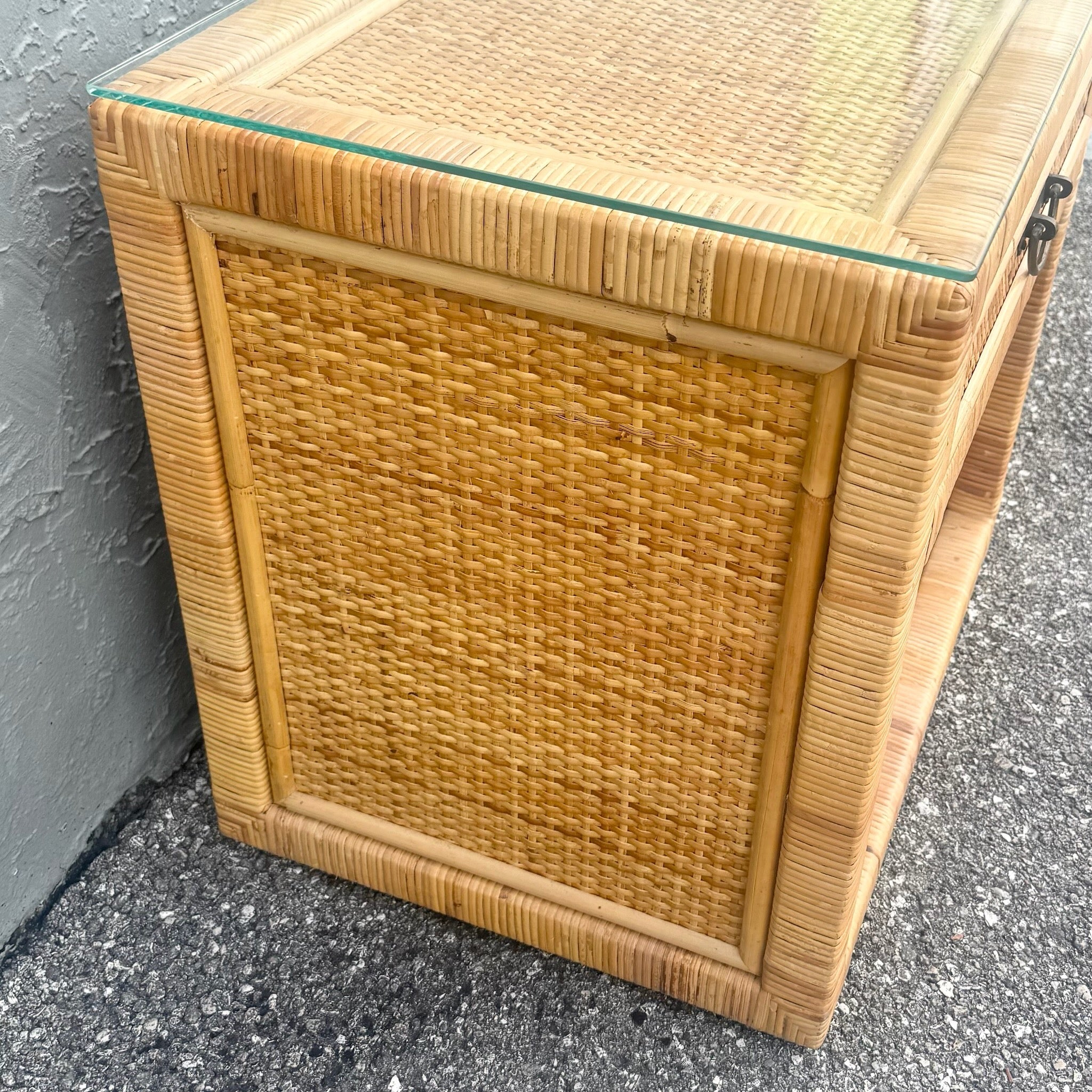 Big Chic Wicker Wrapped Nightstand With Glass Top Dolphin & Flamingo