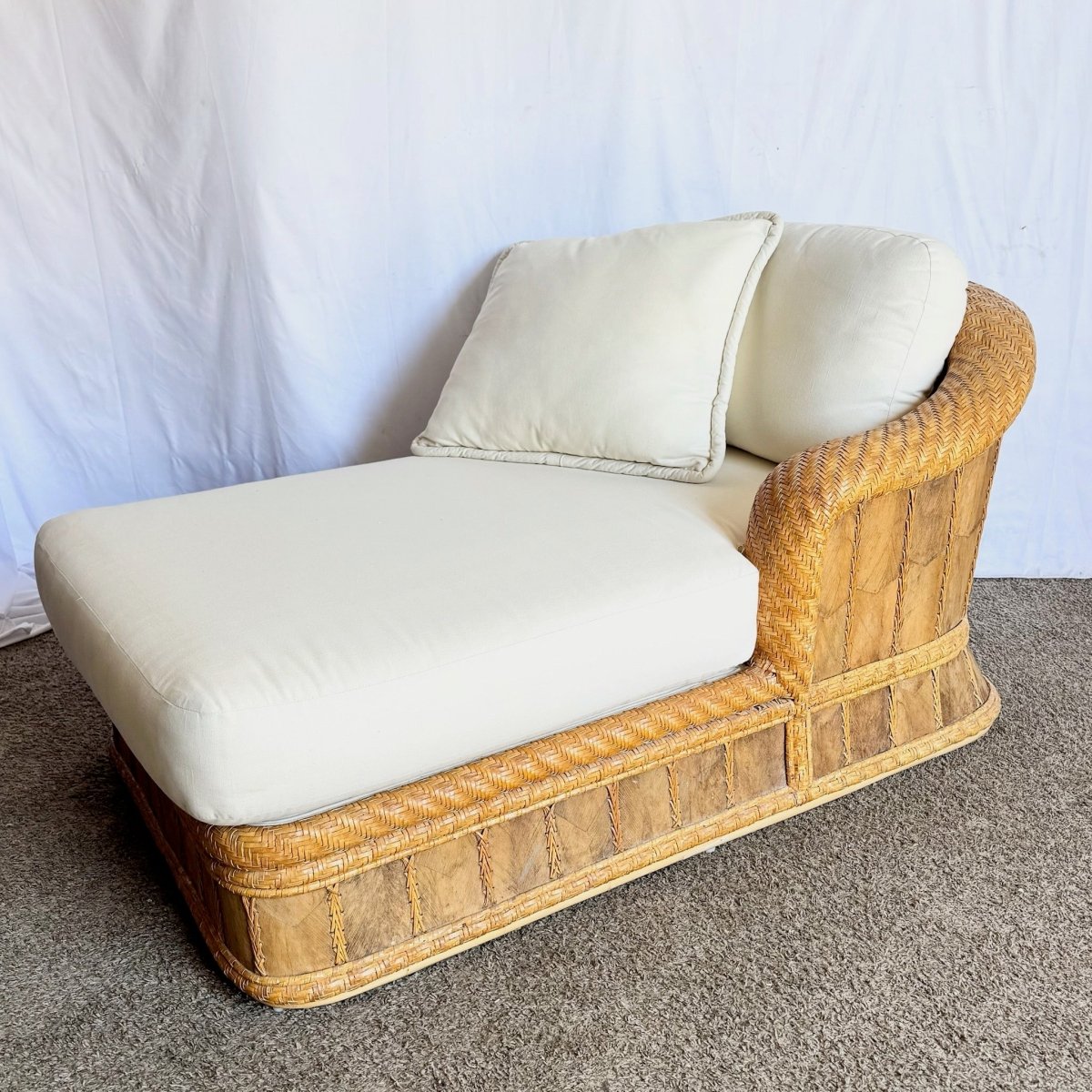 Boho Chic Wicker Rattan Chaise Lounge - Dolphin & Flamingo
