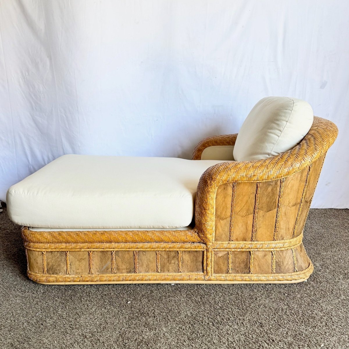 Boho Chic Wicker Rattan Chaise Lounge - Dolphin & Flamingo