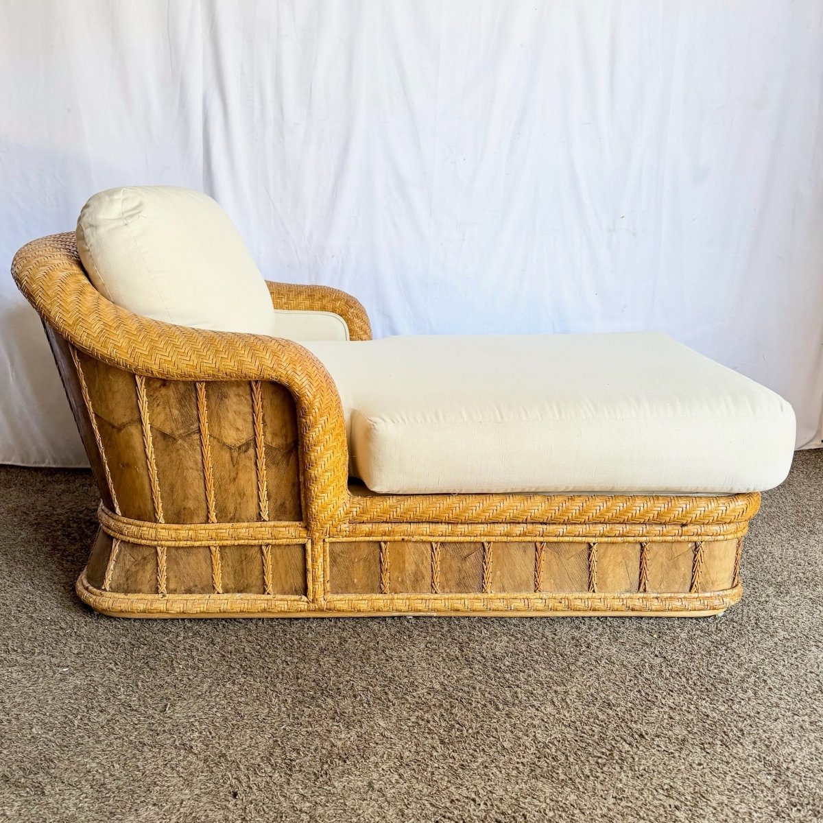 Boho Chic Wicker Rattan Chaise Lounge - Dolphin & Flamingo