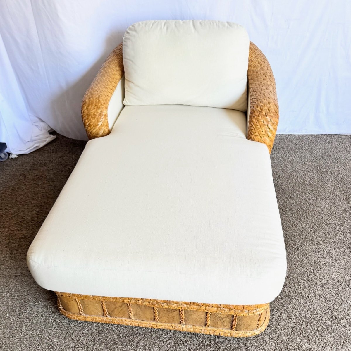Boho Chic Wicker Rattan Chaise Lounge - Dolphin & Flamingo