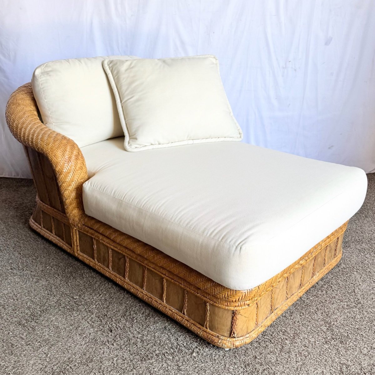 Boho Chic Wicker Rattan Chaise Lounge - Dolphin & Flamingo