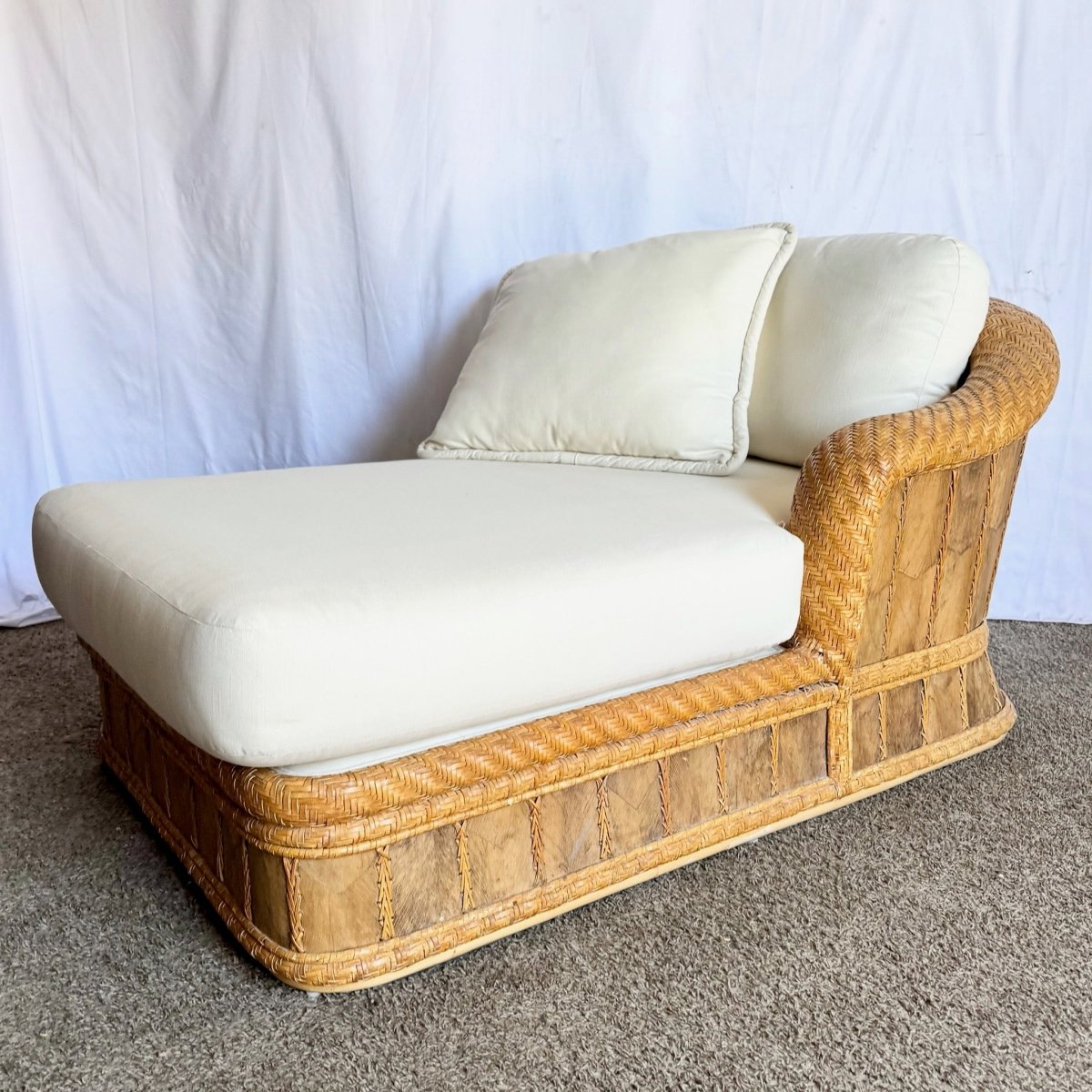 Boho Chic Wicker Rattan Chaise Lounge - Dolphin & Flamingo