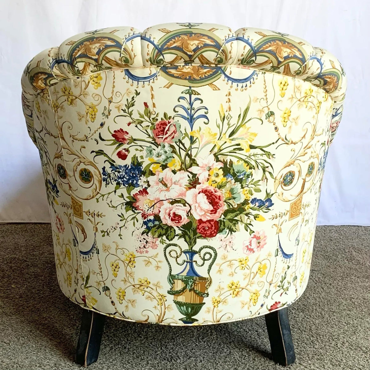 French Provincial Tufted Floral Chaise Lounge - Dolphin & Flamingo
