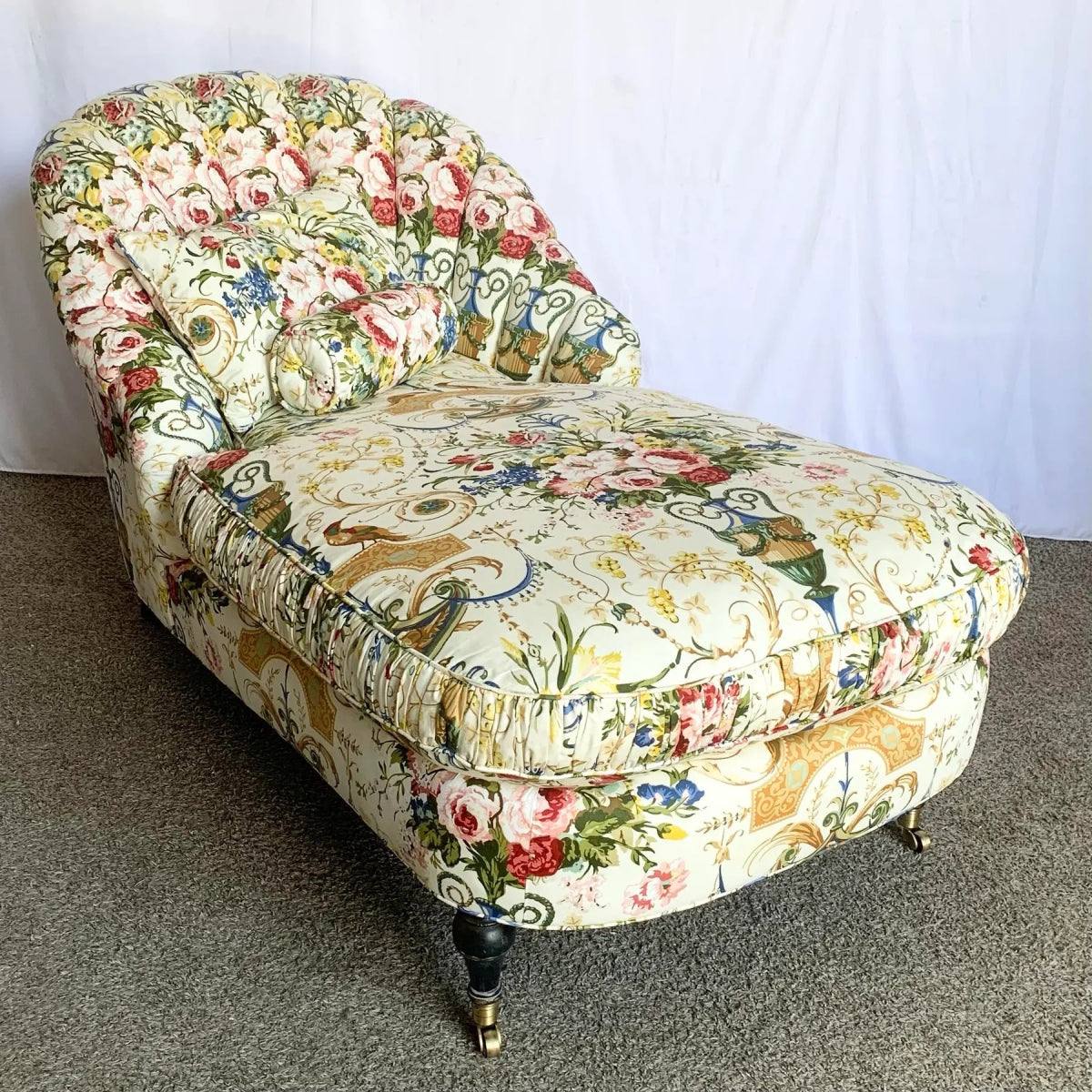 French Provincial Tufted Floral Chaise Lounge - Dolphin & Flamingo