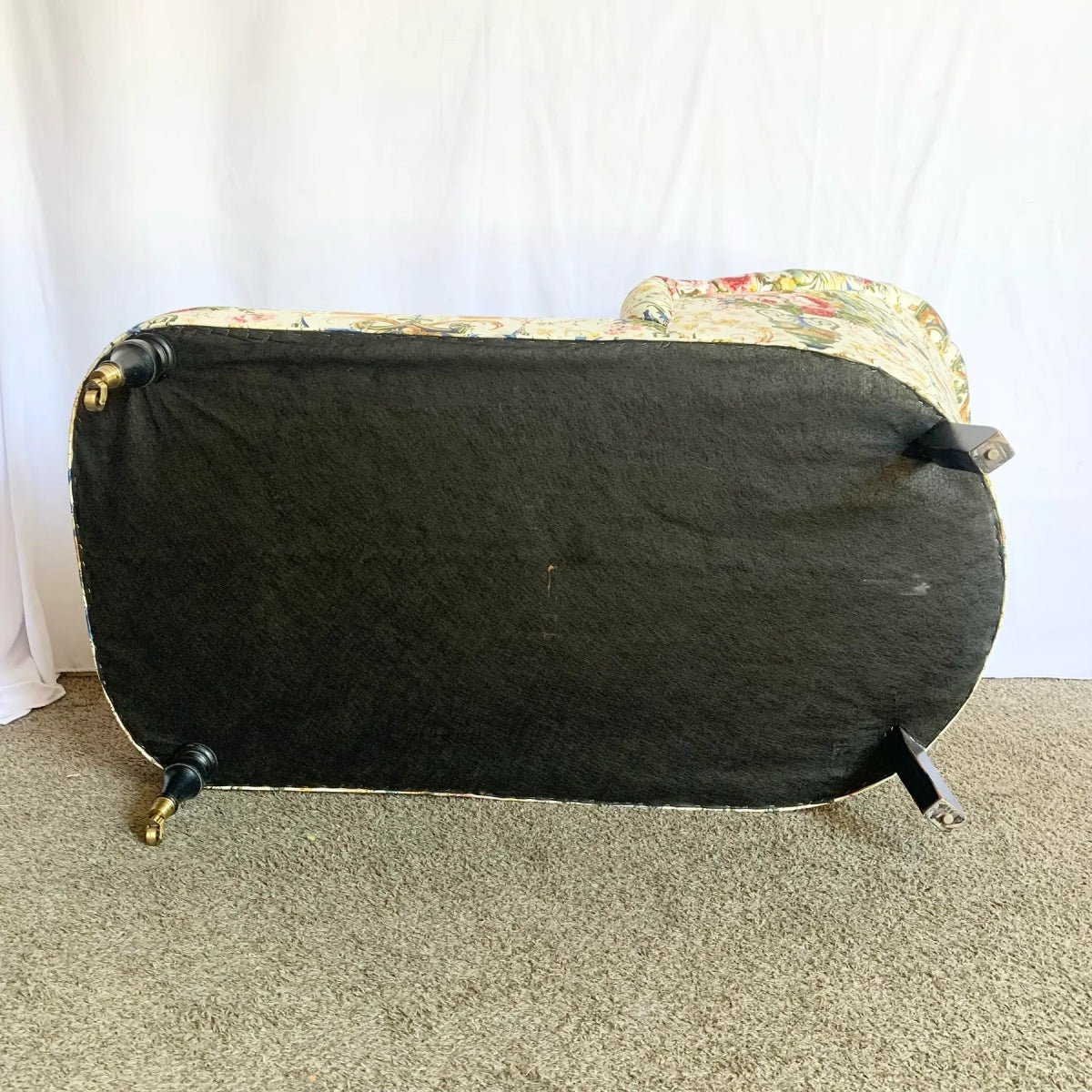 French Provincial Tufted Floral Chaise Lounge - Dolphin & Flamingo