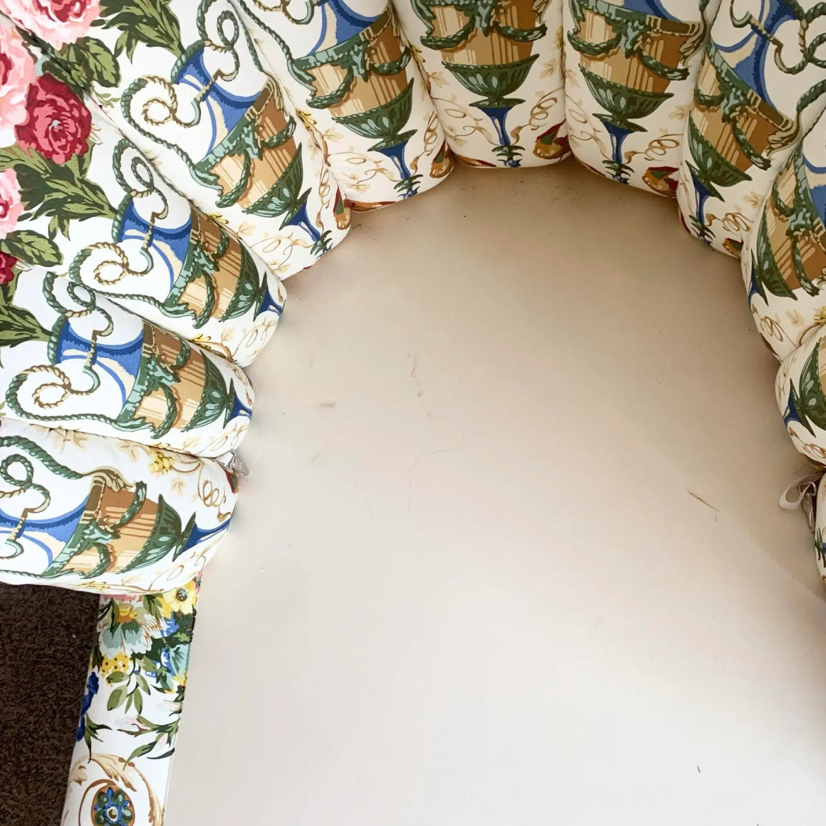 French Provincial Tufted Floral Chaise Lounge - Dolphin & Flamingo