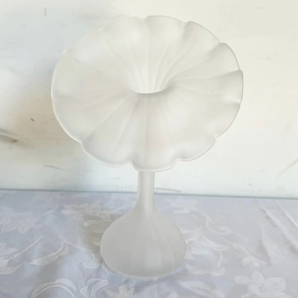 JACK IN THE PULPIT VASE　ヴィンテージ　フロストガラス花瓶 Hand-Blown Glass Jack-in-the-Pulpit Vase – Dolphin & Flamingo