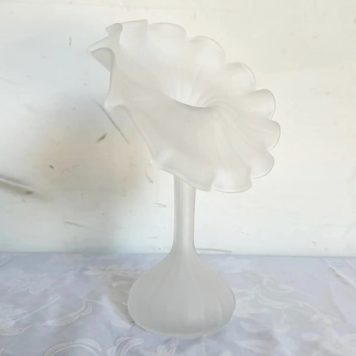 JACK IN THE PULPIT VASE　ヴィンテージ　フロストガラス花瓶 Hand-Blown Glass Jack-in-the-Pulpit Vase – Dolphin & Flamingo