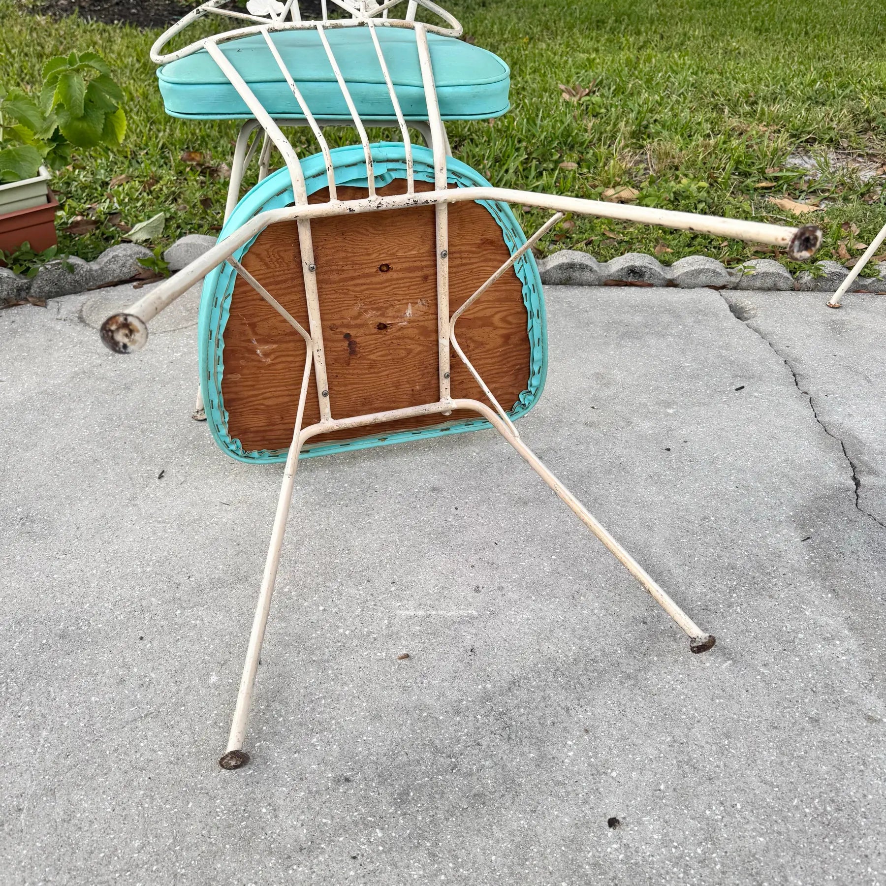 Mid Century Modern Atomic Style Wrought Iron Outdoor Dining Chairs - Set of 4