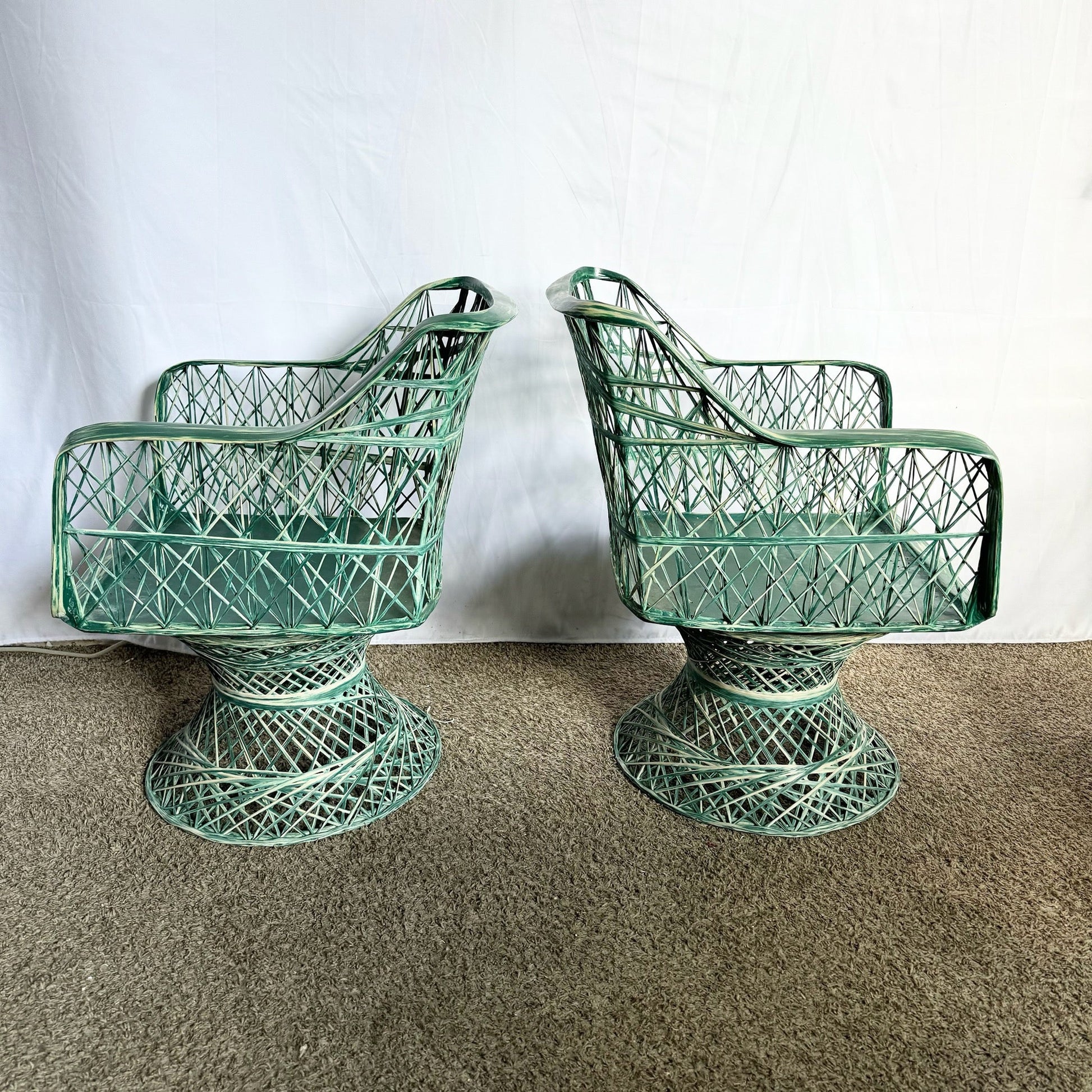 Mid Century Modern Green Spun Fiberglass Dining Set - 5 Pieces - Dolphin & Flamingo