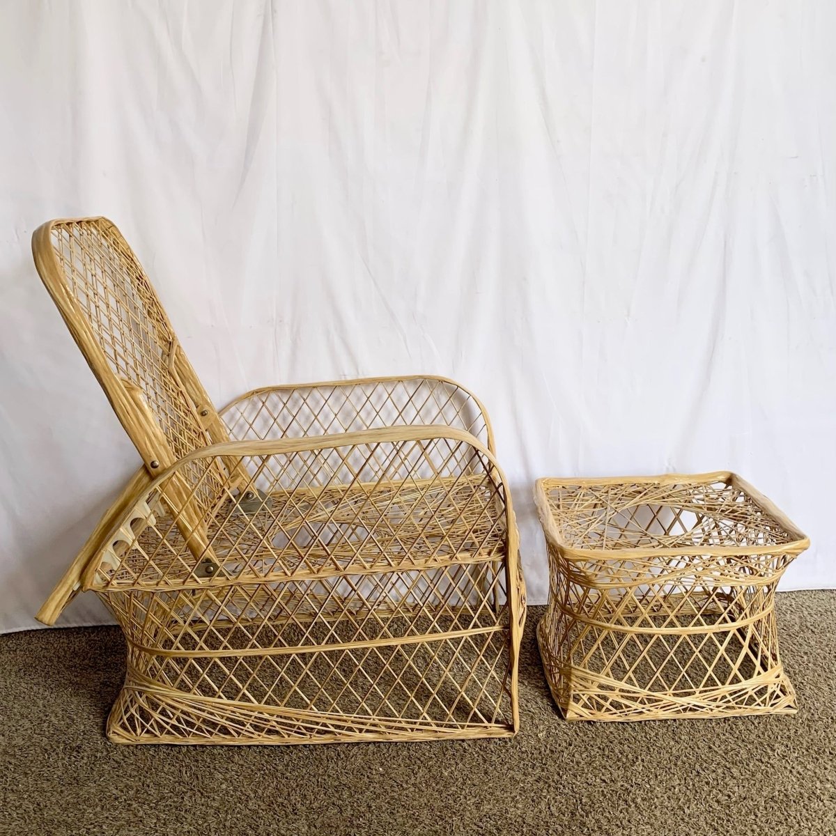 Mid Century Modern Spun Fiber Glass Adjustable Lounge Chair With Ottoman - Dolphin & Flamingo