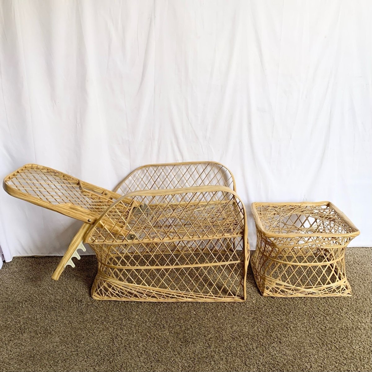 Mid Century Modern Spun Fiber Glass Adjustable Lounge Chair With Ottoman - Dolphin & Flamingo