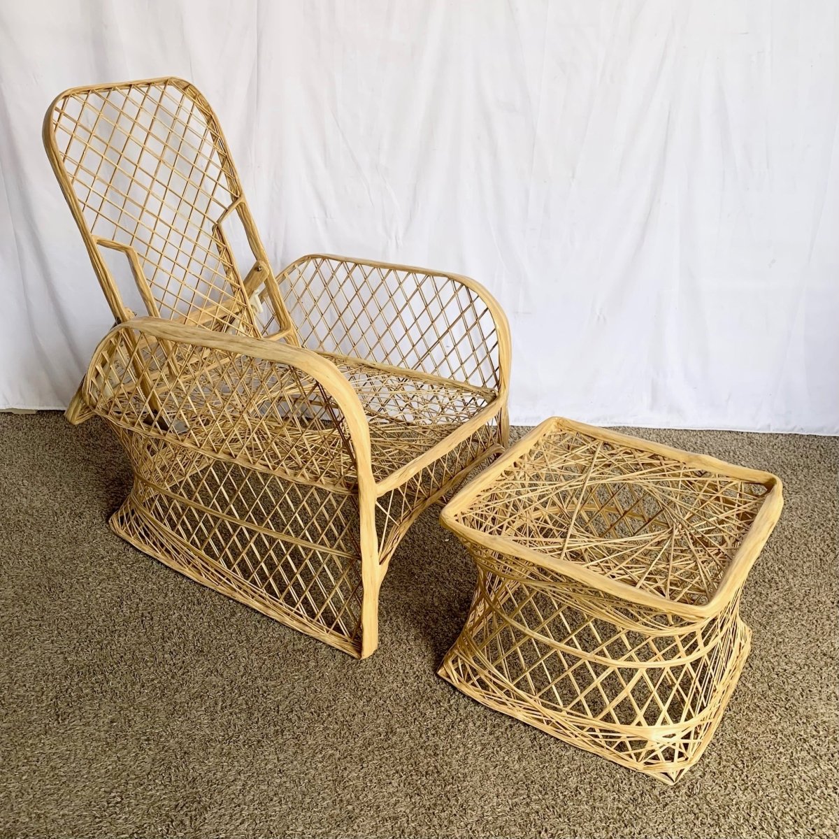 Mid Century Modern Spun Fiber Glass Adjustable Lounge Chair With Ottoman - Dolphin & Flamingo