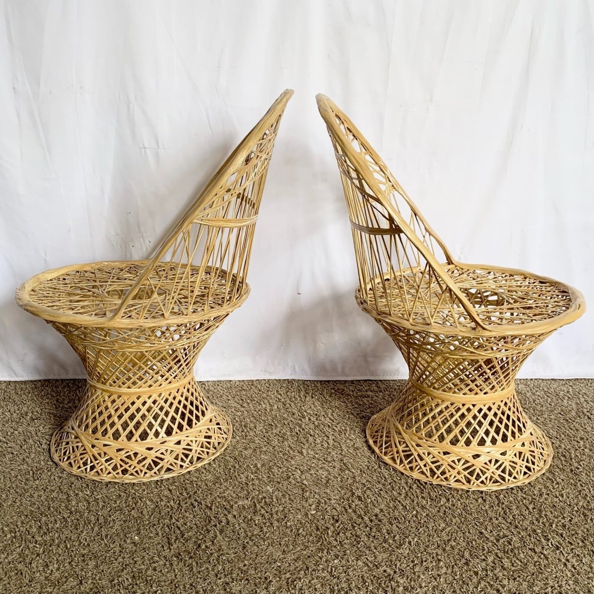 Mid Century Modern Spun Fiber Glass Dining Set - 3 Pieces - Dolphin & Flamingo