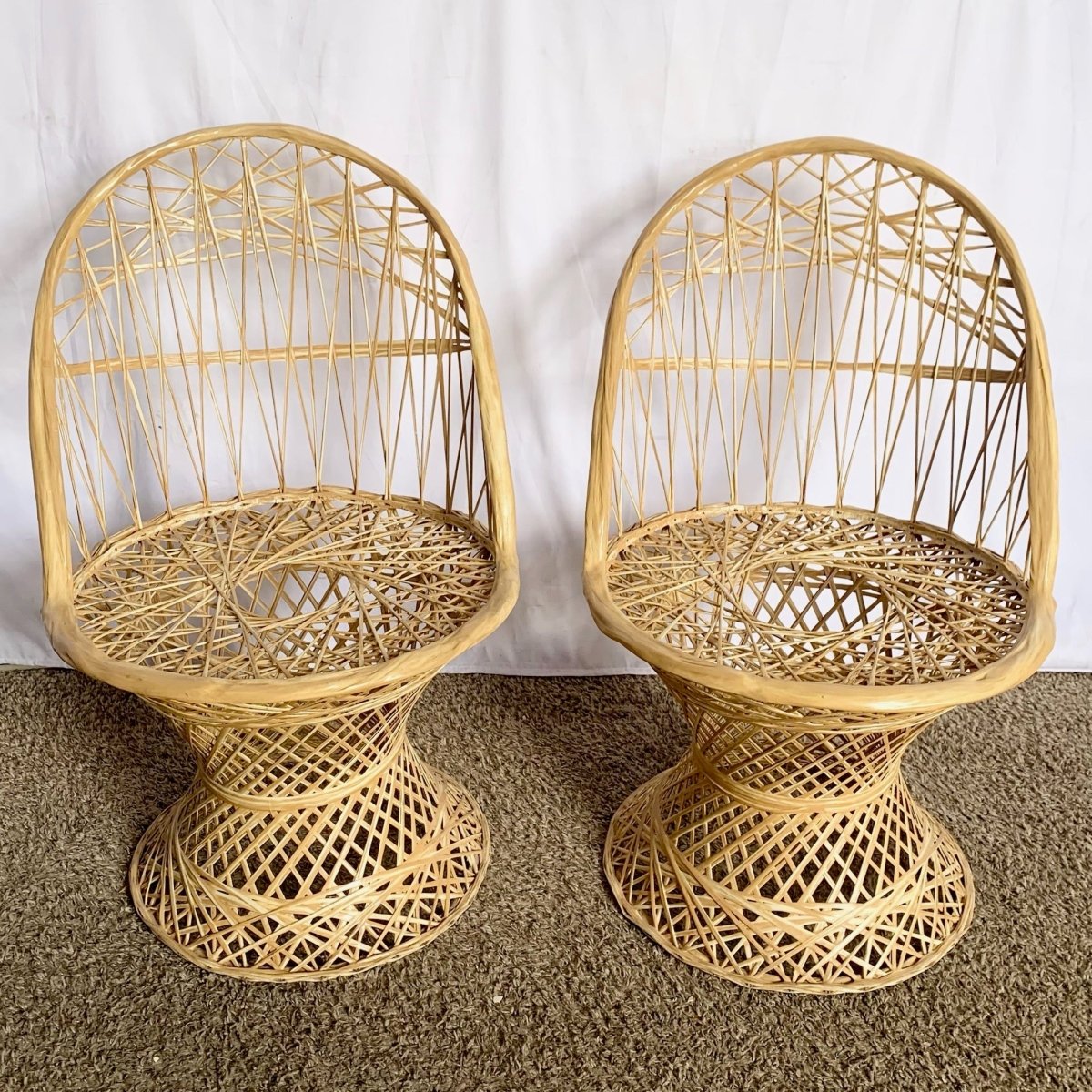 Mid Century Modern Spun Fiber Glass Dining Set - 3 Pieces - Dolphin & Flamingo