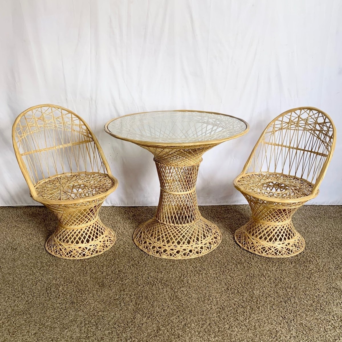Mid Century Modern Spun Fiber Glass Dining Set - 3 Pieces - Dolphin & Flamingo