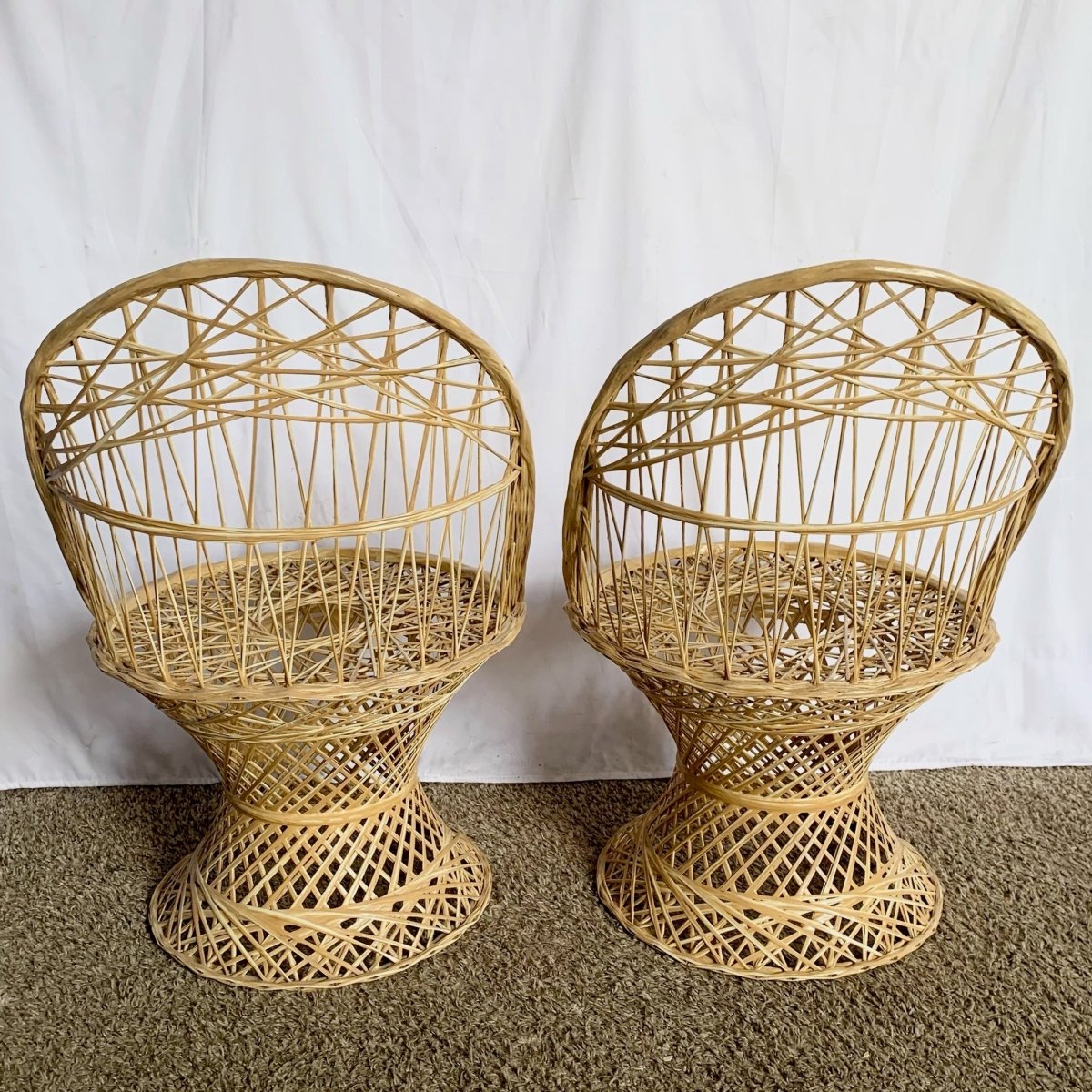 Mid Century Modern Spun Fiber Glass Dining Set - 3 Pieces - Dolphin & Flamingo