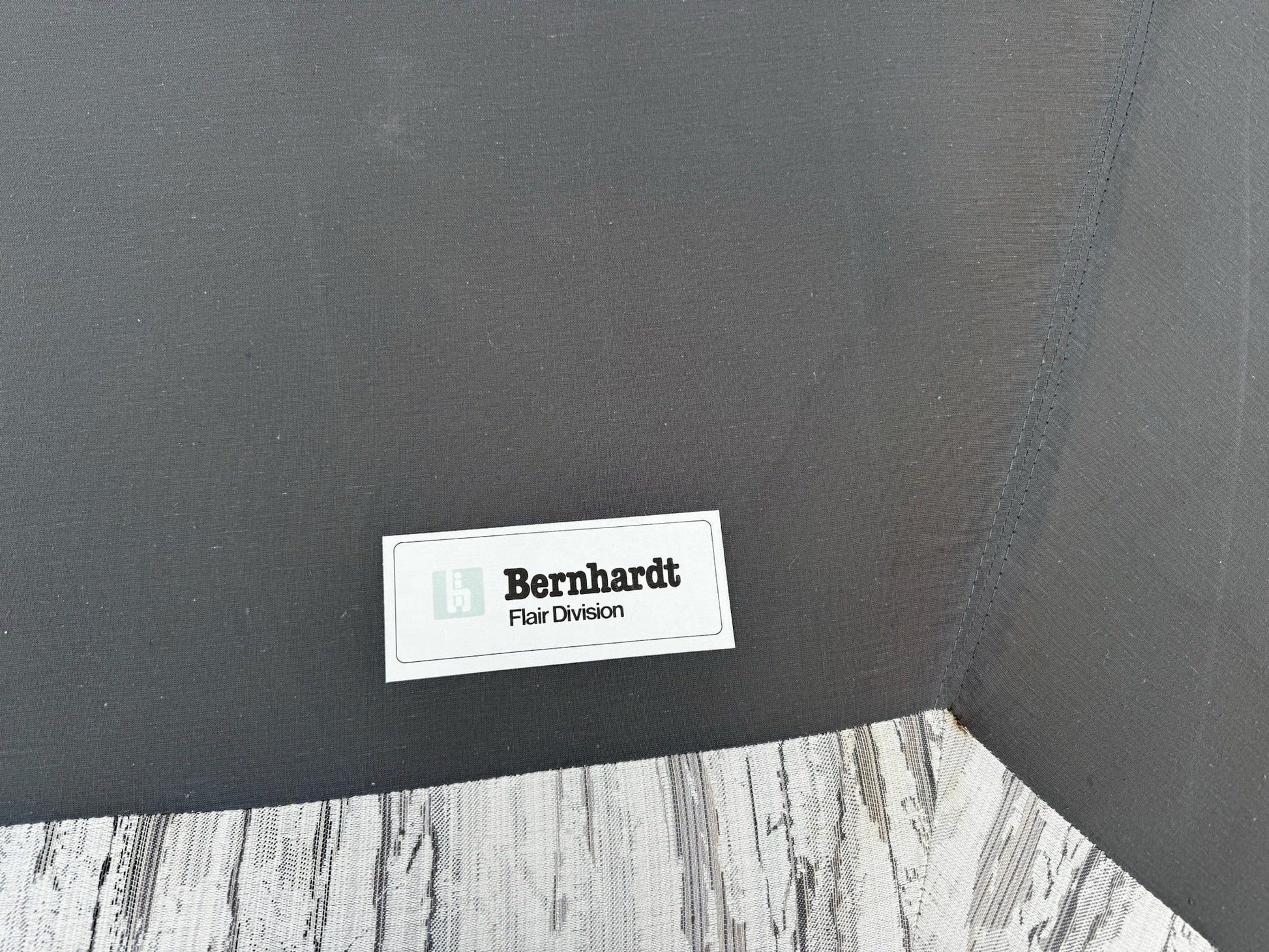 Postmodern Flair Modular Sectional Sofa by Bernhardt - Dolphin & Flamingo