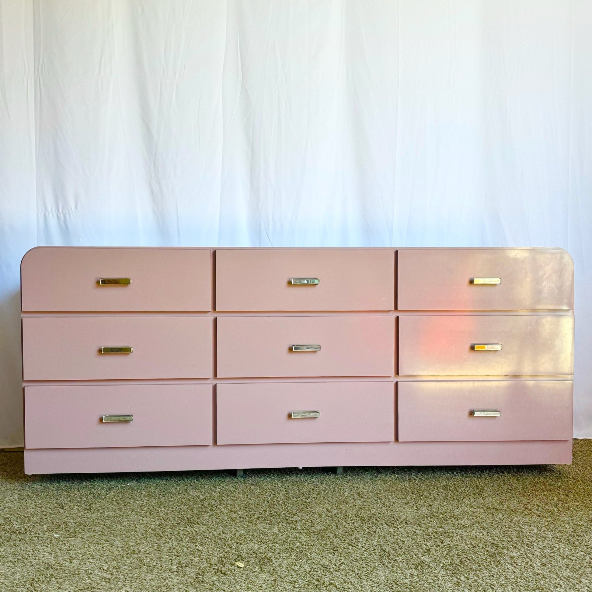 Postmodern Mauve Lacquer Laminate Waterfall Dresser With Lucite Handles - Dolphin & Flamingo