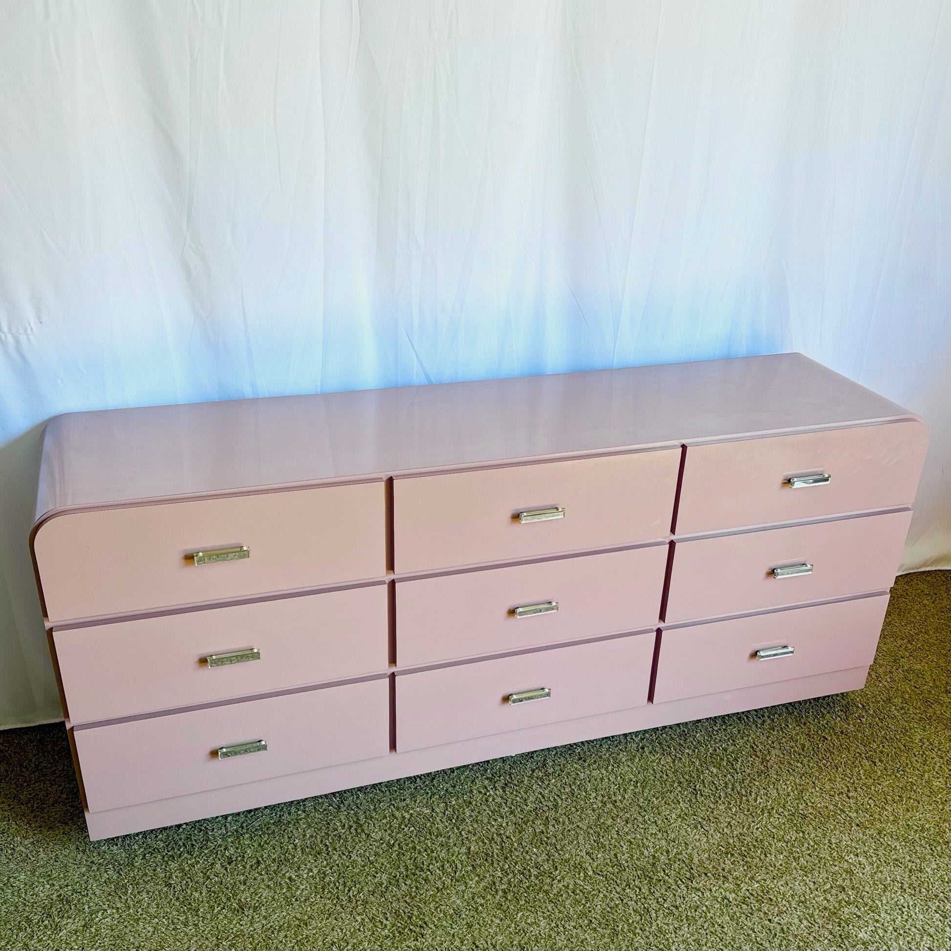 Postmodern Mauve Lacquer Laminate Waterfall Dresser With Lucite Handles - Dolphin & Flamingo