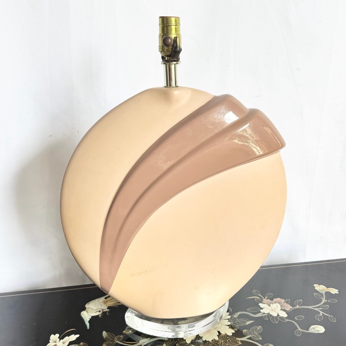 Postmodern Peach and Mauve Ribbon Disk Table Lamp With Lucite Base - Dolphin & Flamingo