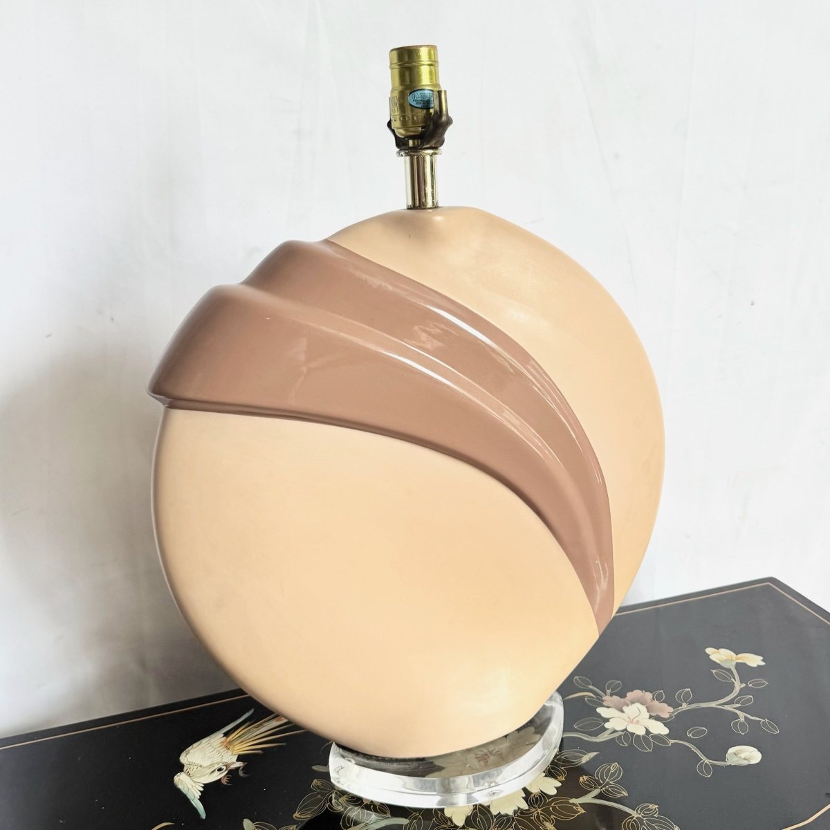 Postmodern Peach and Mauve Ribbon Disk Table Lamp With Lucite Base - Dolphin & Flamingo