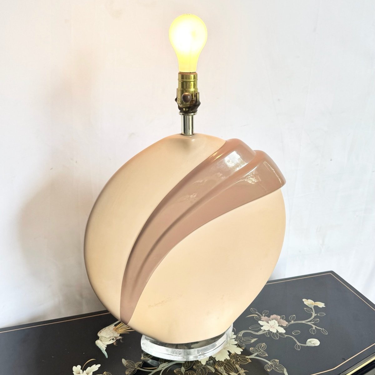 Postmodern Peach and Mauve Ribbon Disk Table Lamp With Lucite Base - Dolphin & Flamingo