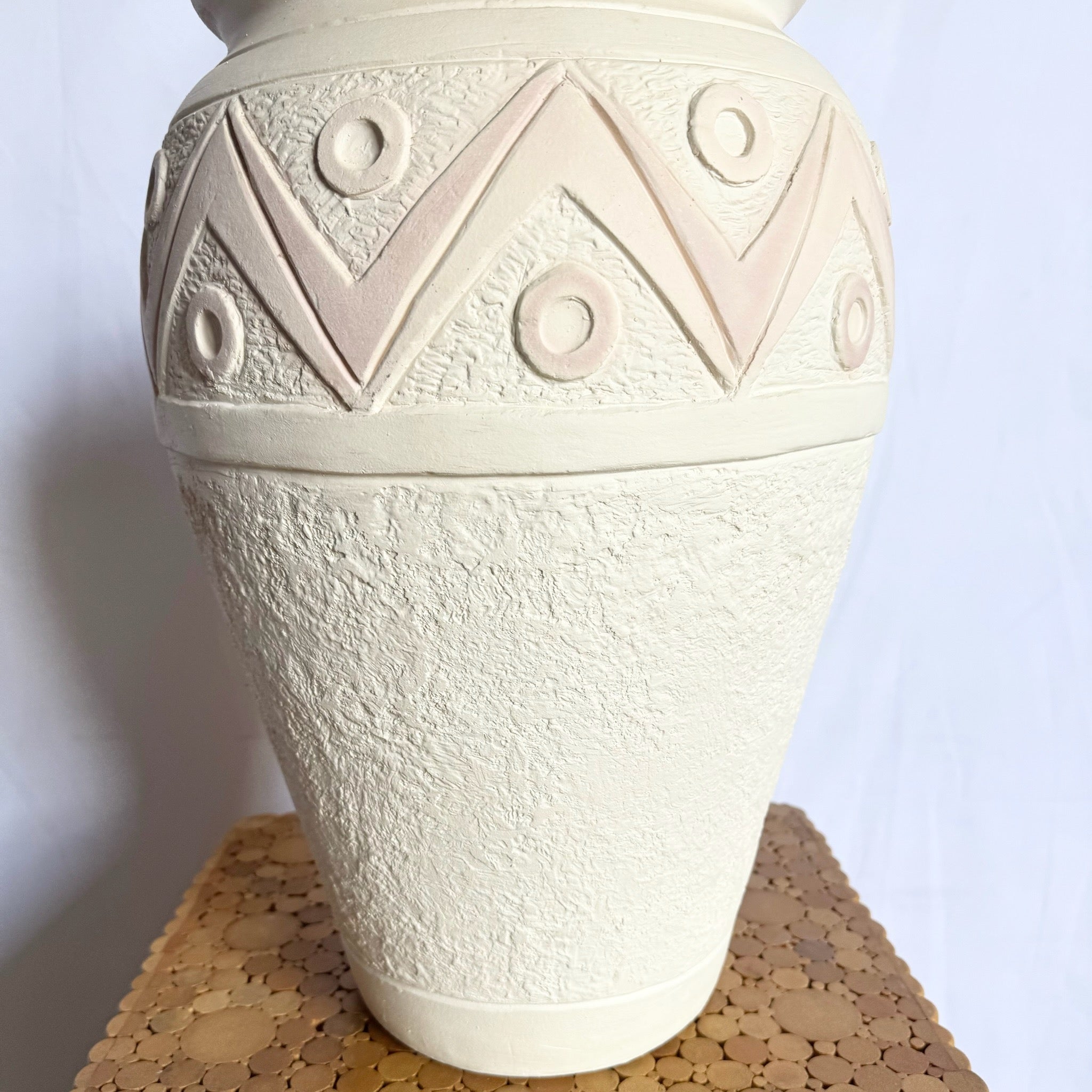 Postmodern White and Pink Sculpted Table Lamp by Ross 1988 - Dolphin & Flamingo