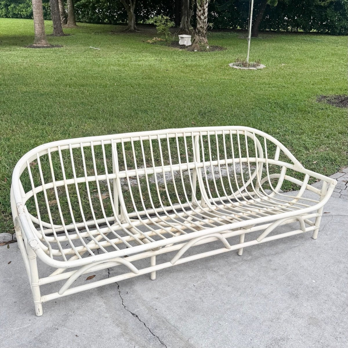 Vintage Coastal Clark Casual Bent Rattan Tufted Sofa - Dolphin & Flamingo