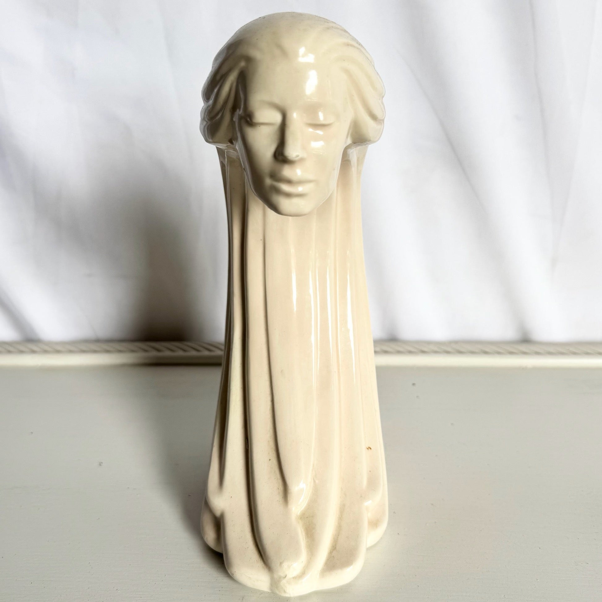 “Woman of the Wind" or "Moderne Frauenbüste Mit Langem Haar Aus Steinguss” From Ceramic - Dolphin & Flamingo
