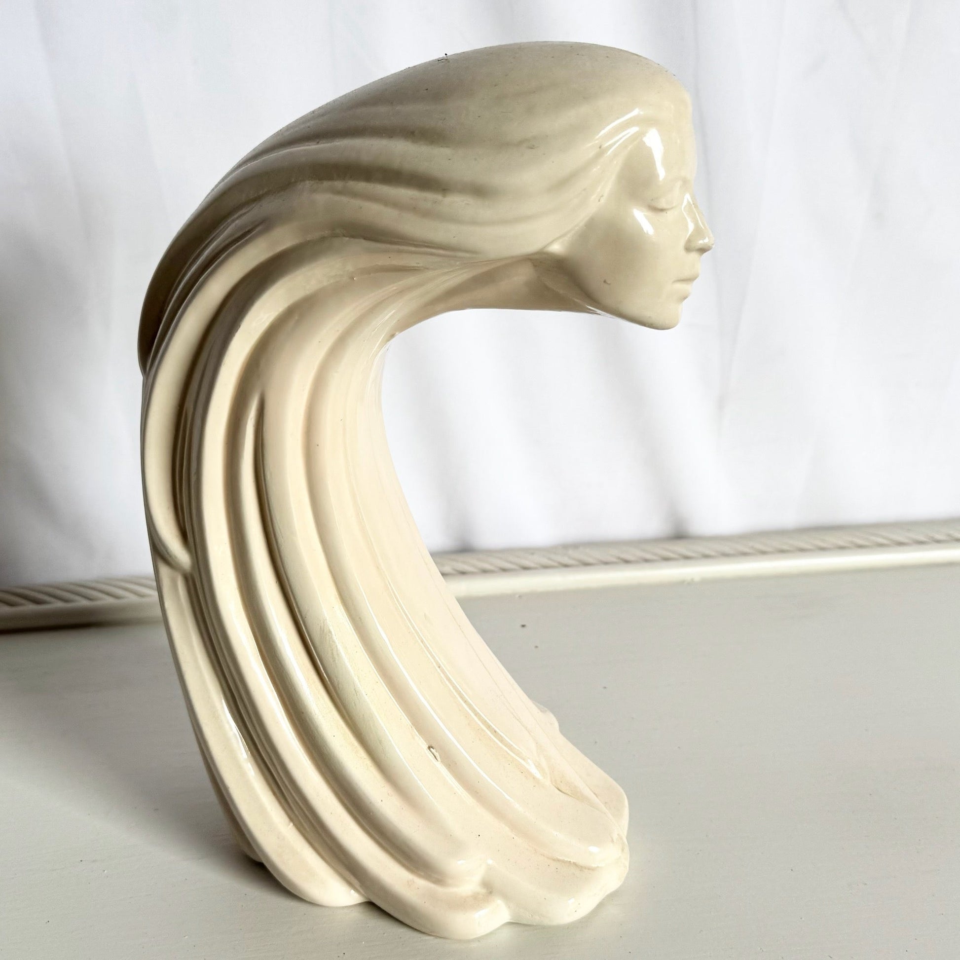 “Woman of the Wind" or "Moderne Frauenbüste Mit Langem Haar Aus Steinguss” From Ceramic - Dolphin & Flamingo